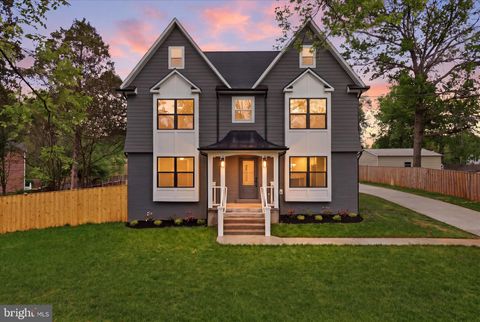 Photo of 8323 Rolling Road, MANASSAS, VA 20110 (MLS # VAPW2107228)