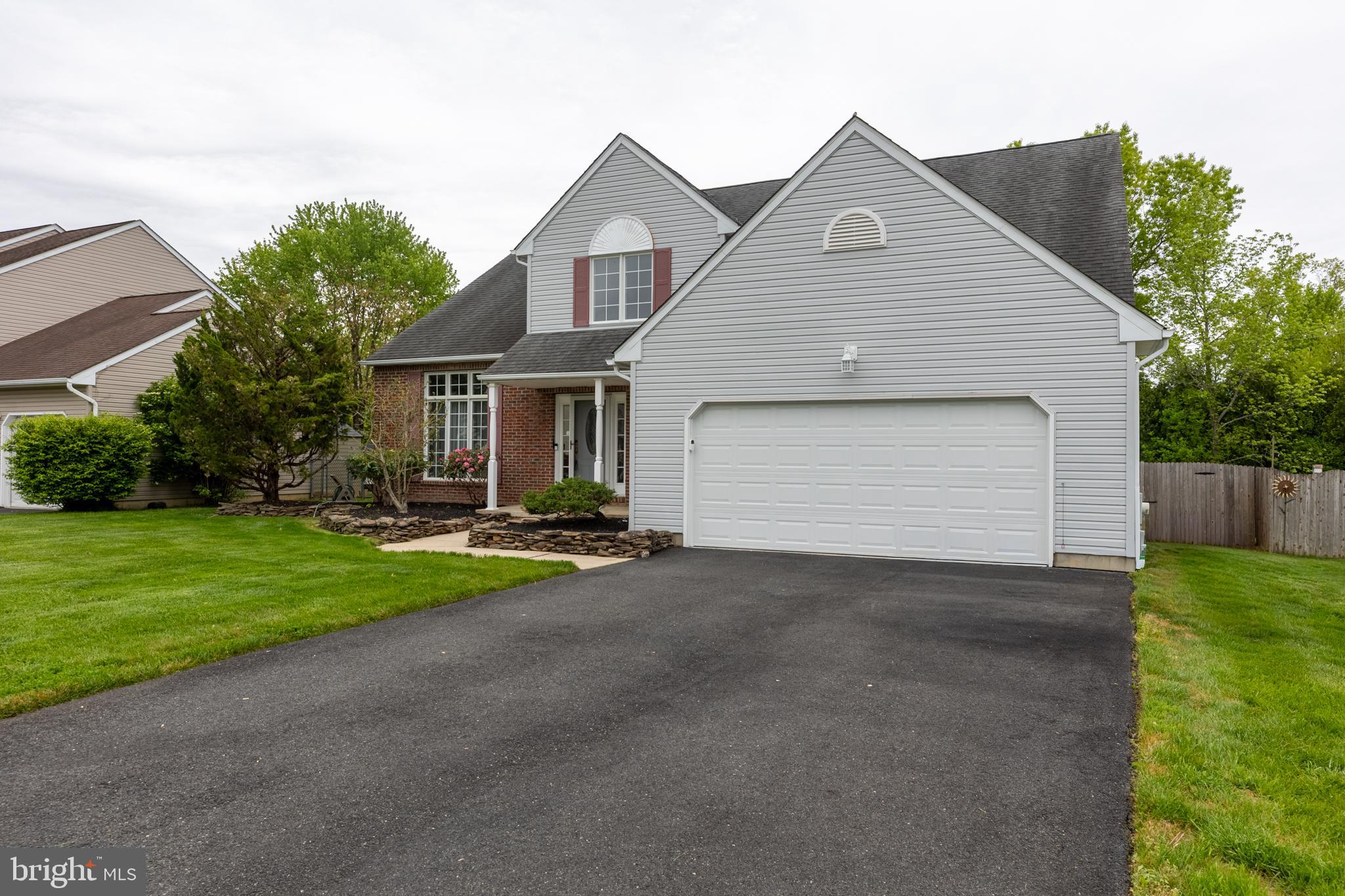 215 E FLAGSTONE DRIVE