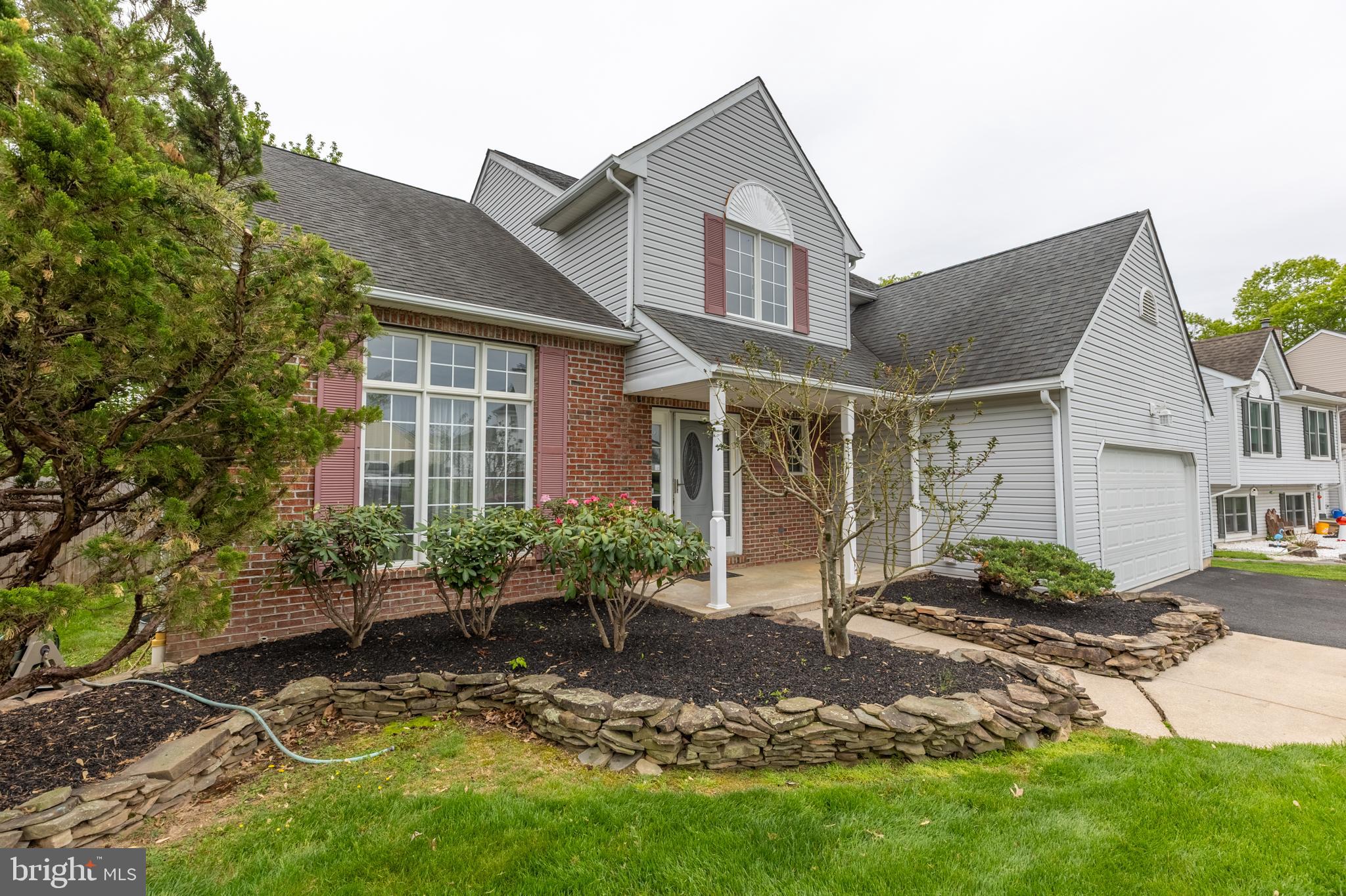 215 E FLAGSTONE DRIVE