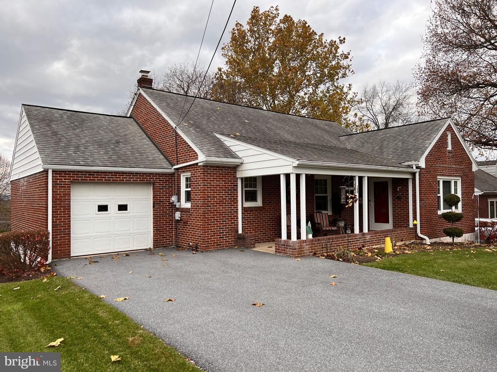 Photo of 120 N 11TH ST, AKRON, PA 17501 (MLS # PALA2028900)