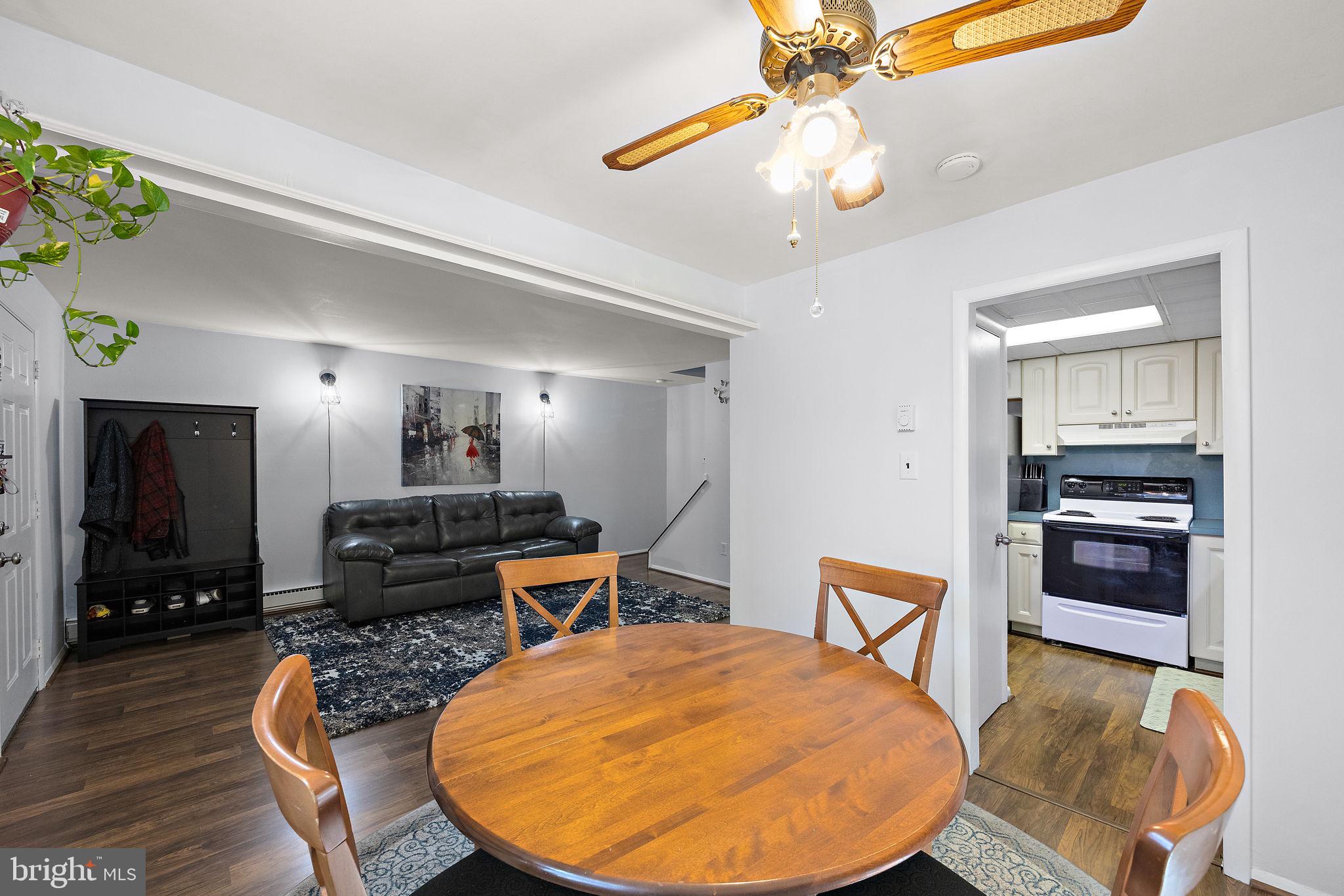 CROFTON COURT COND - Residential