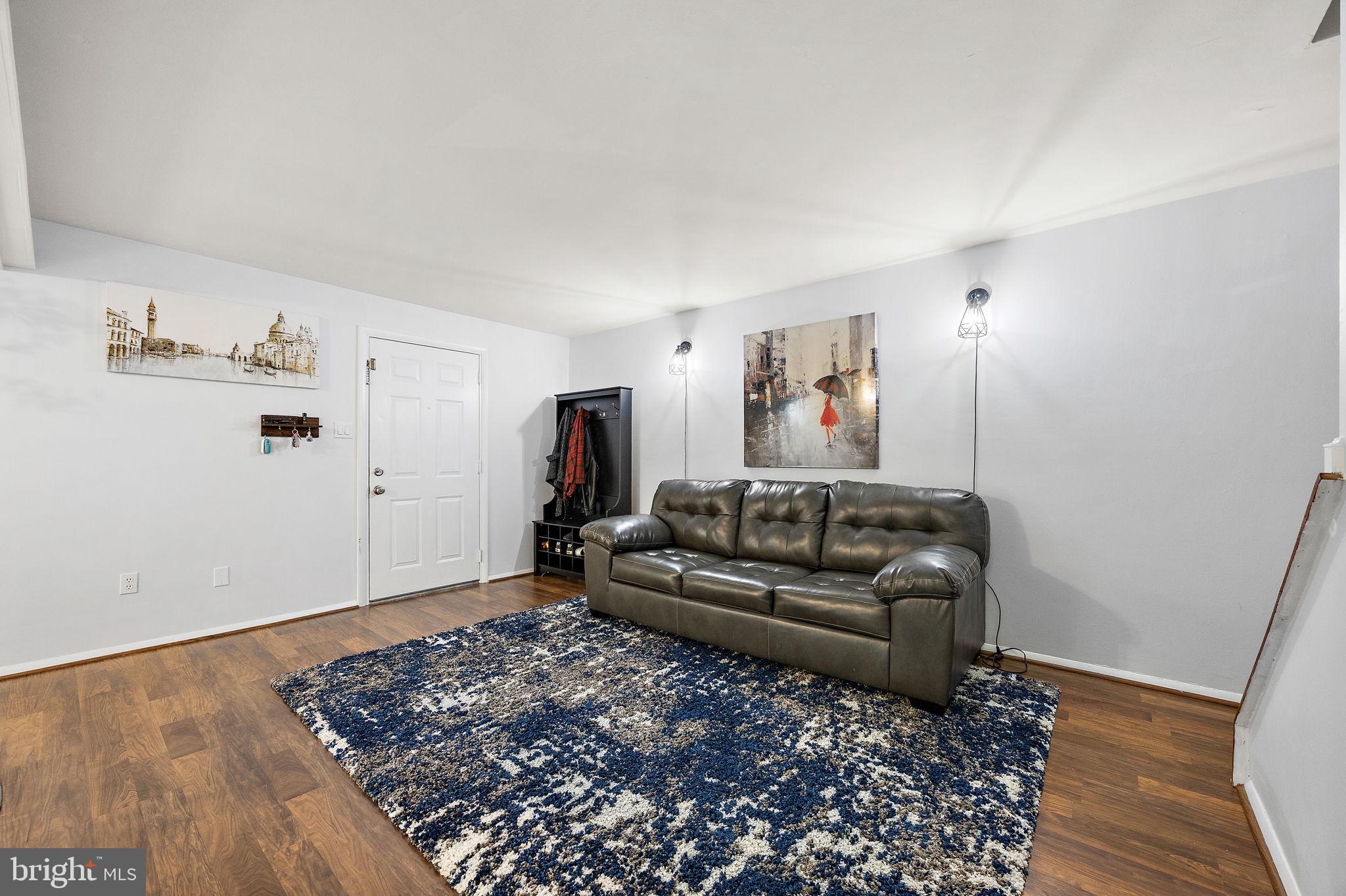 CROFTON COURT COND - Residential