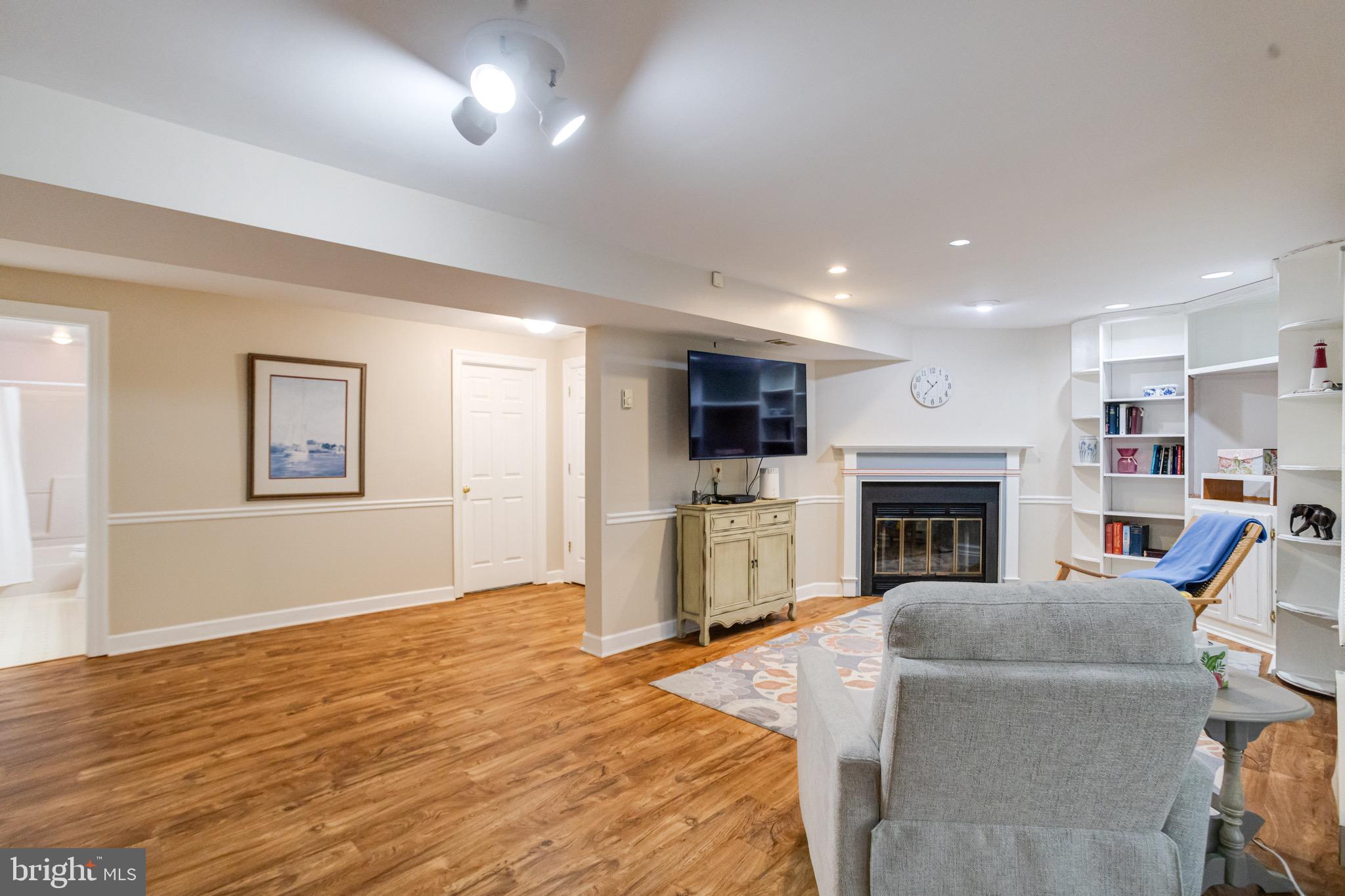 TEMPLE HILLS - Residential