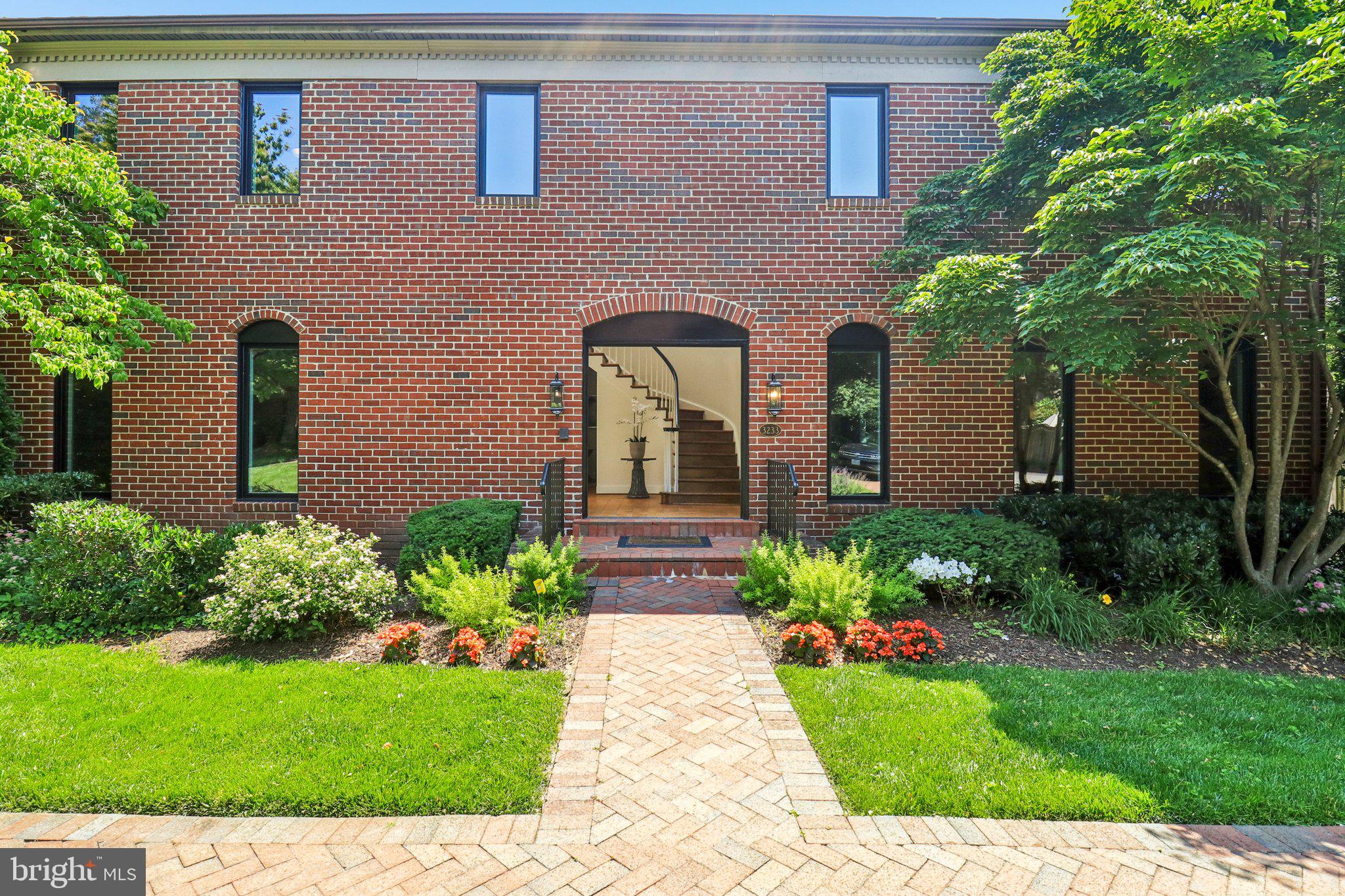 3233 ELLICOTT STREET NW