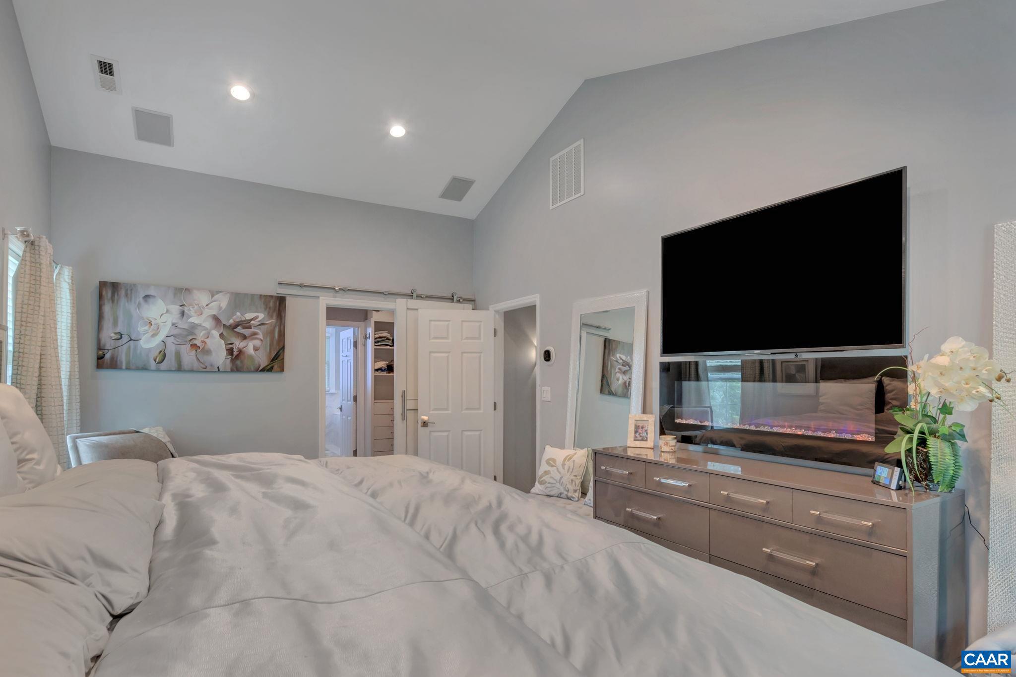 FOREST LAKES - Residential