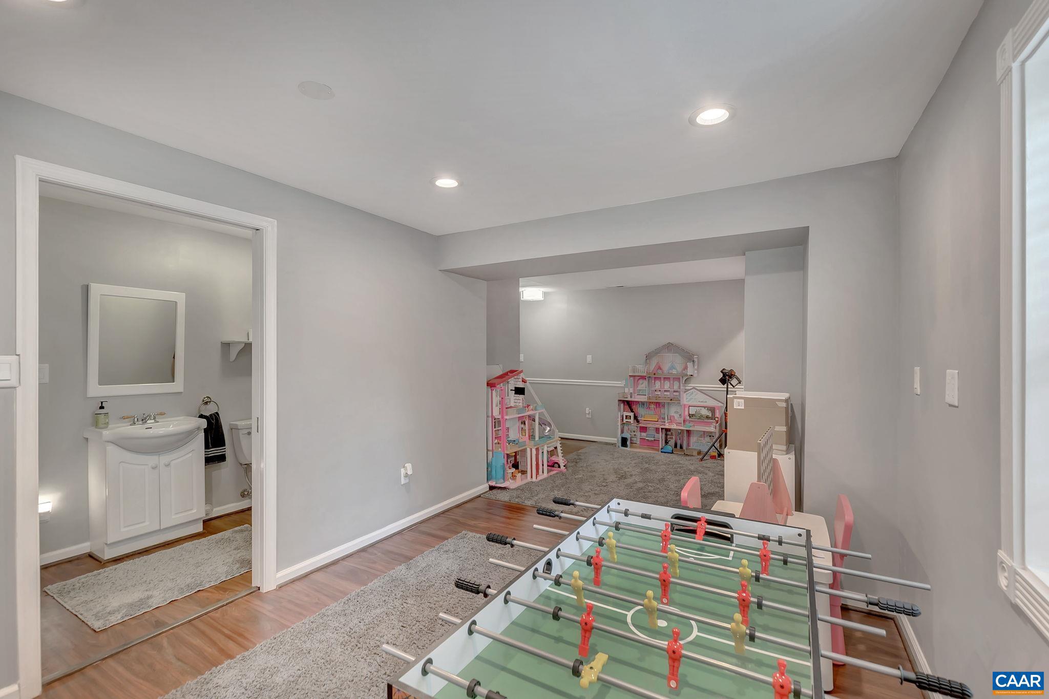 FOREST LAKES - Residential