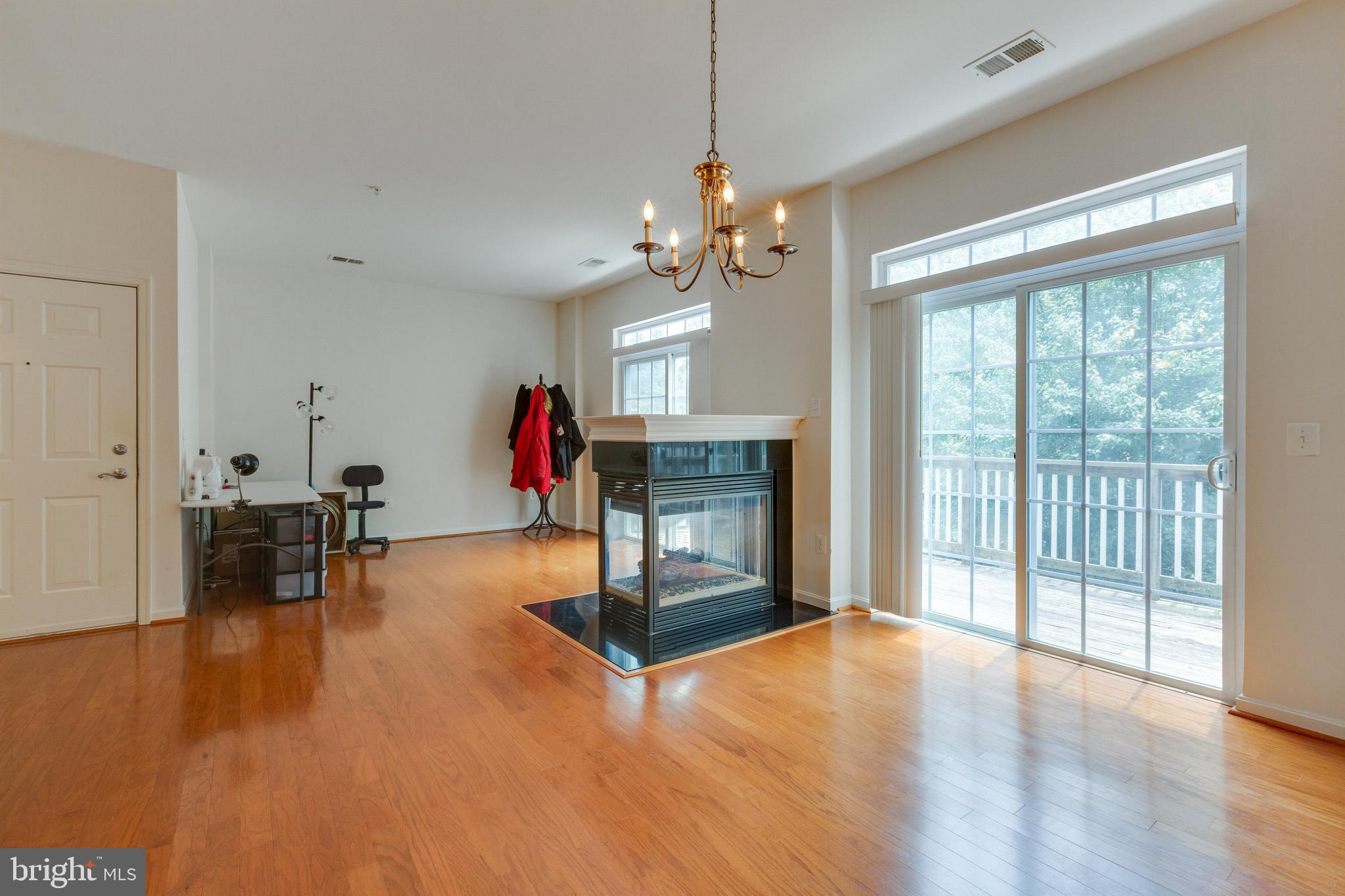 THE COMMONS ON WILLIAM SQUARE - Residential