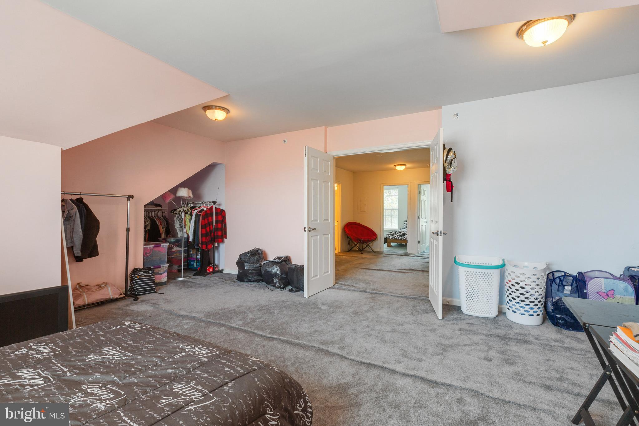 THE COMMONS ON WILLIAM SQUARE - Residential