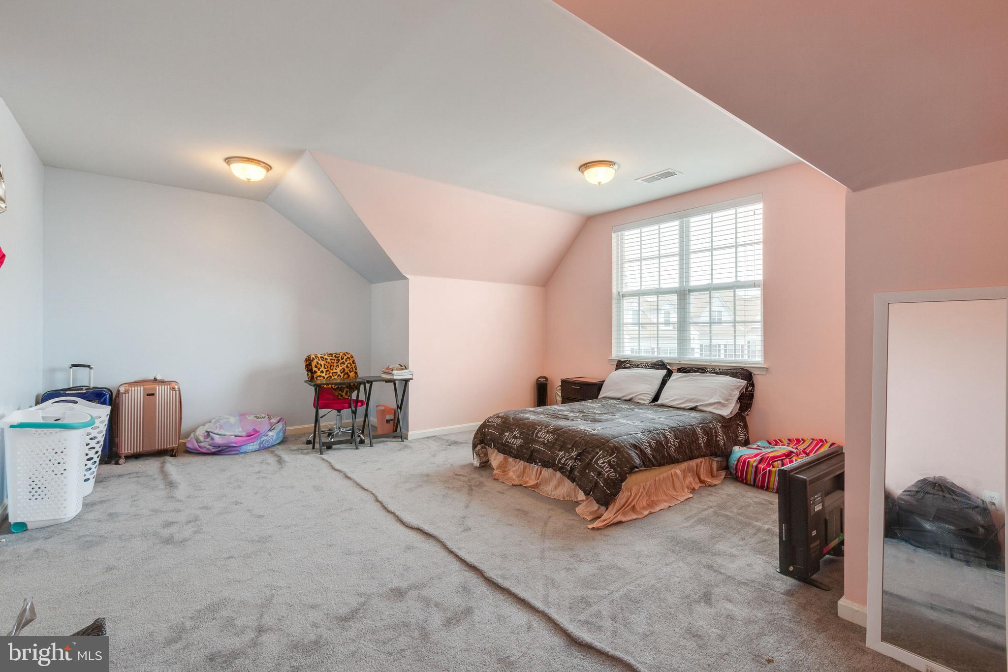 THE COMMONS ON WILLIAM SQUARE - Residential