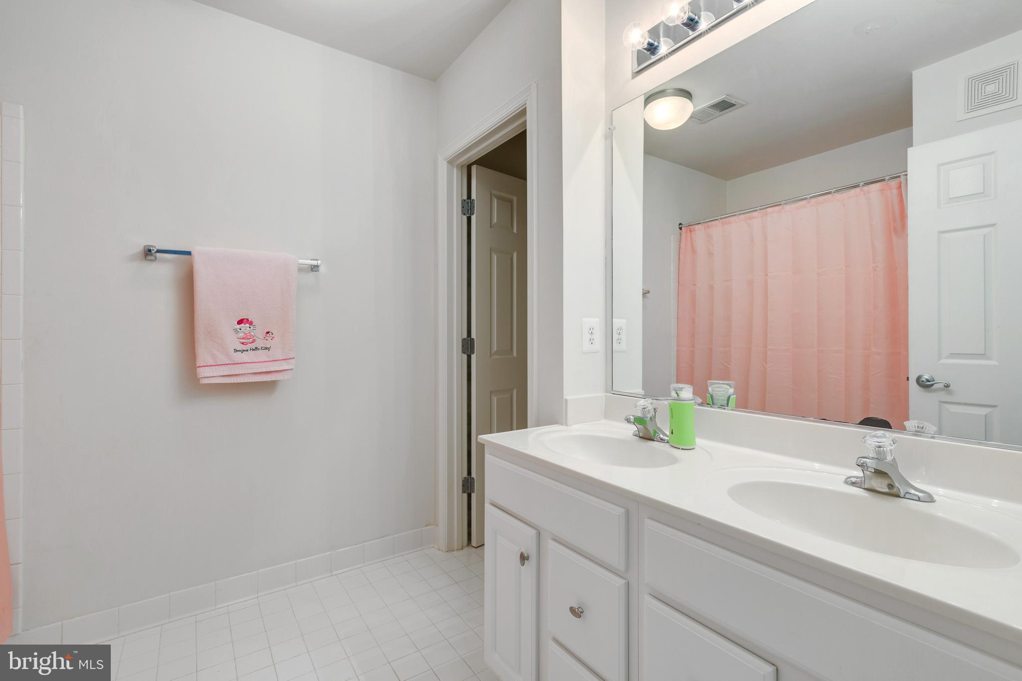 THE COMMONS ON WILLIAM SQUARE - Residential