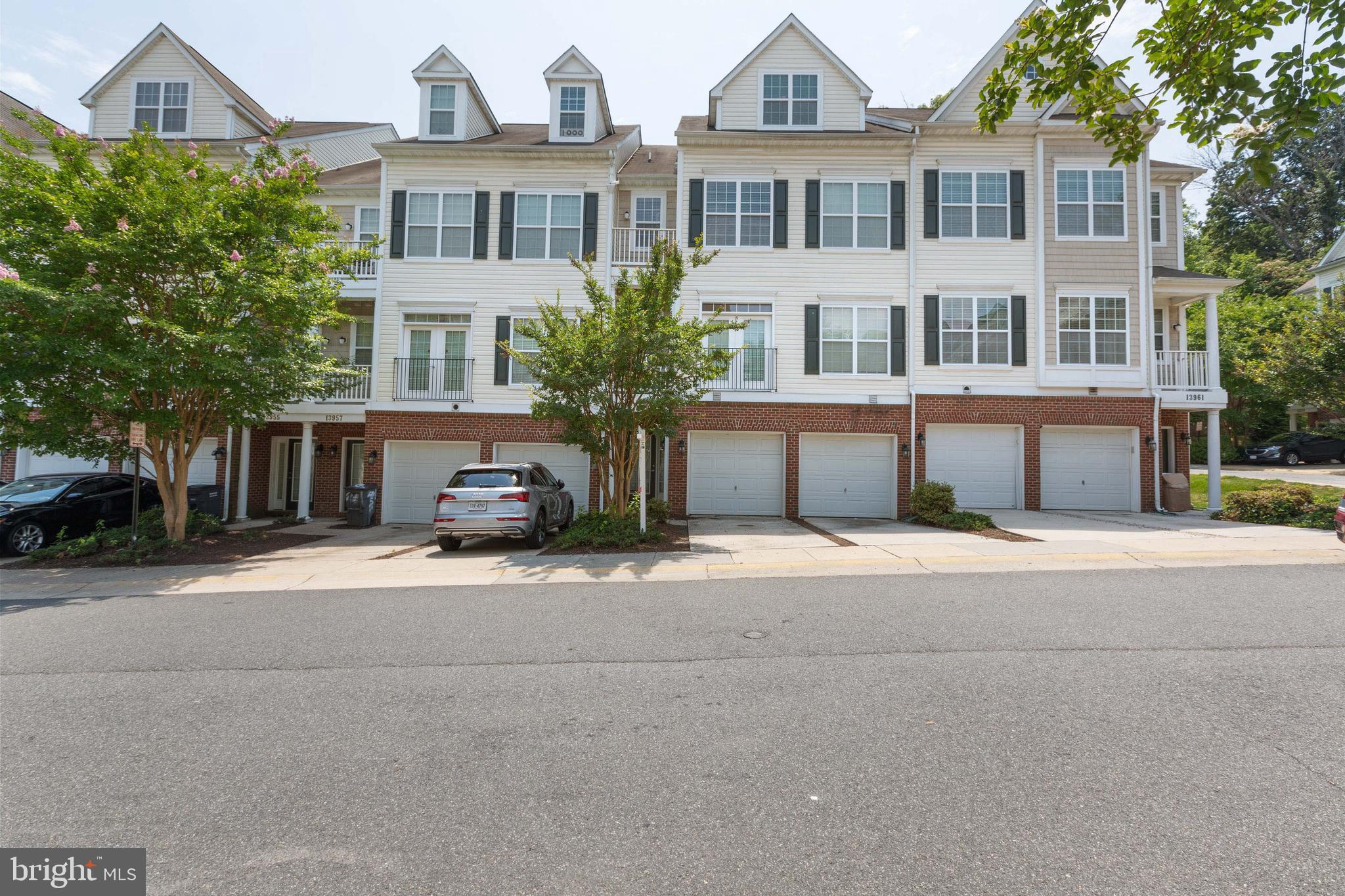THE COMMONS ON WILLIAM SQUARE - Residential