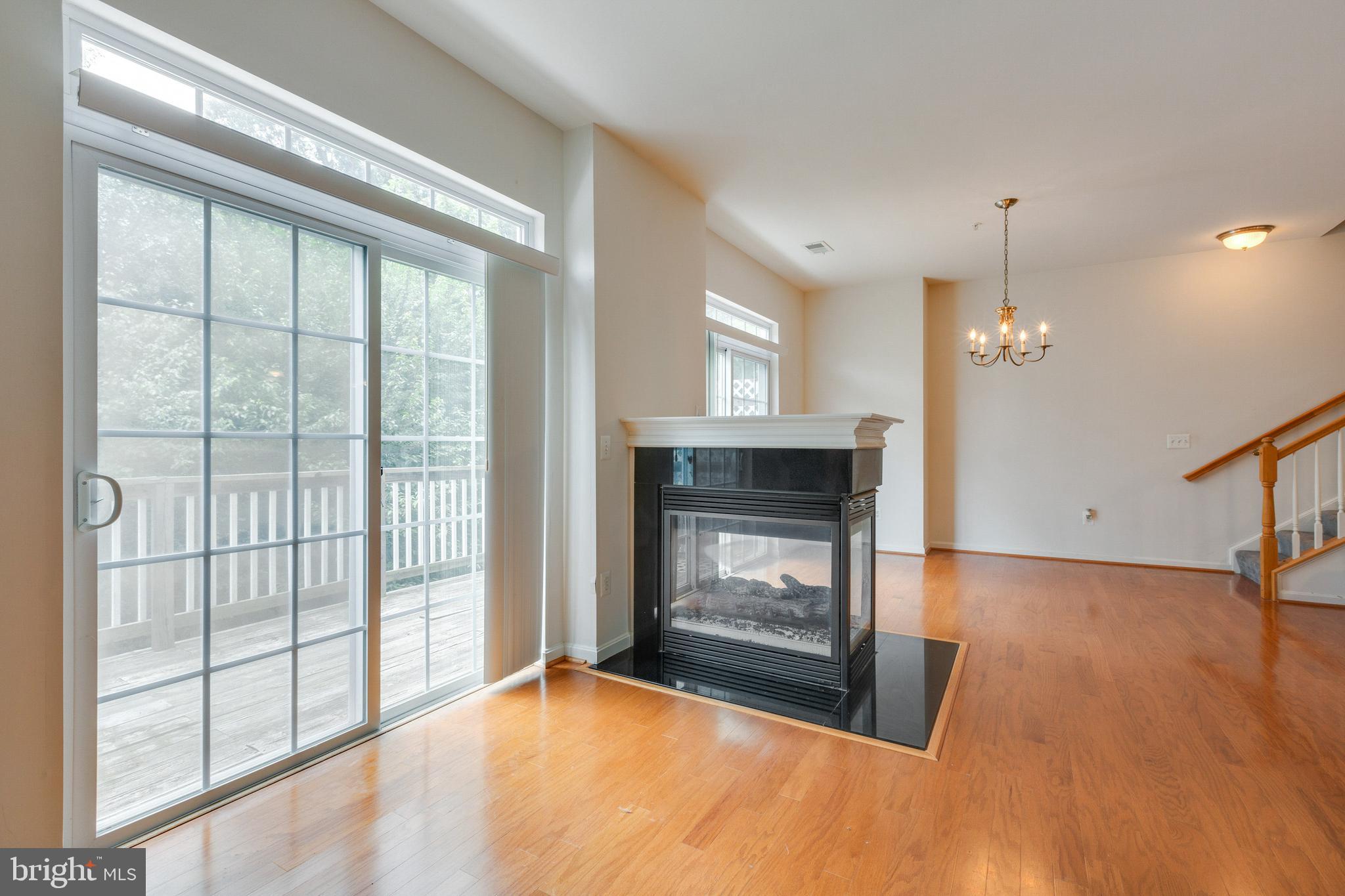 THE COMMONS ON WILLIAM SQUARE - Residential