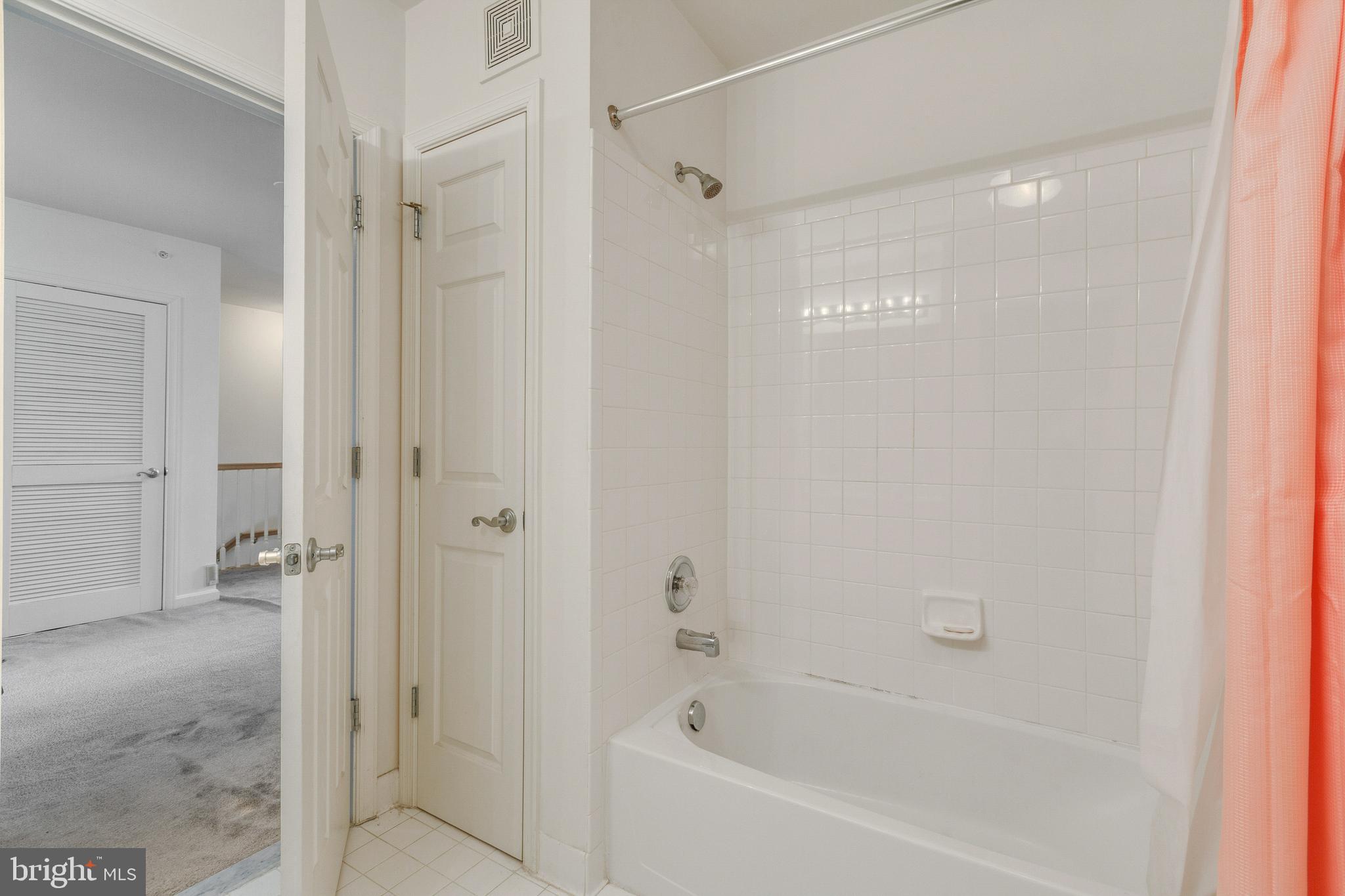 THE COMMONS ON WILLIAM SQUARE - Residential