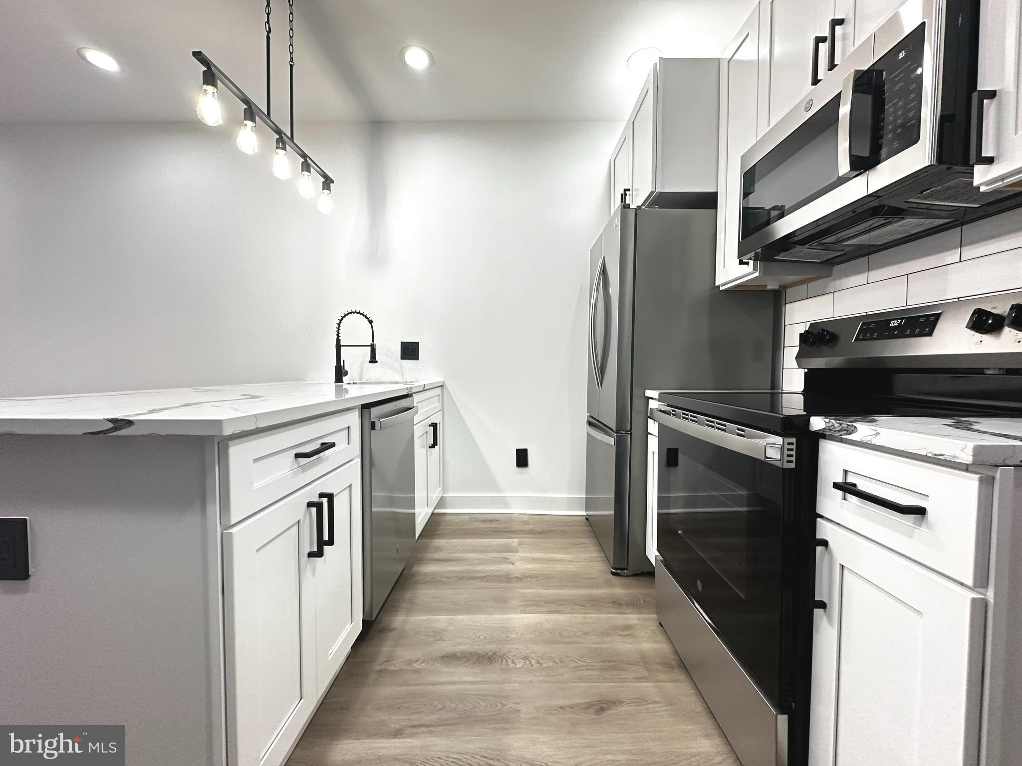 QUEEN VILLAGE - Residential Lease