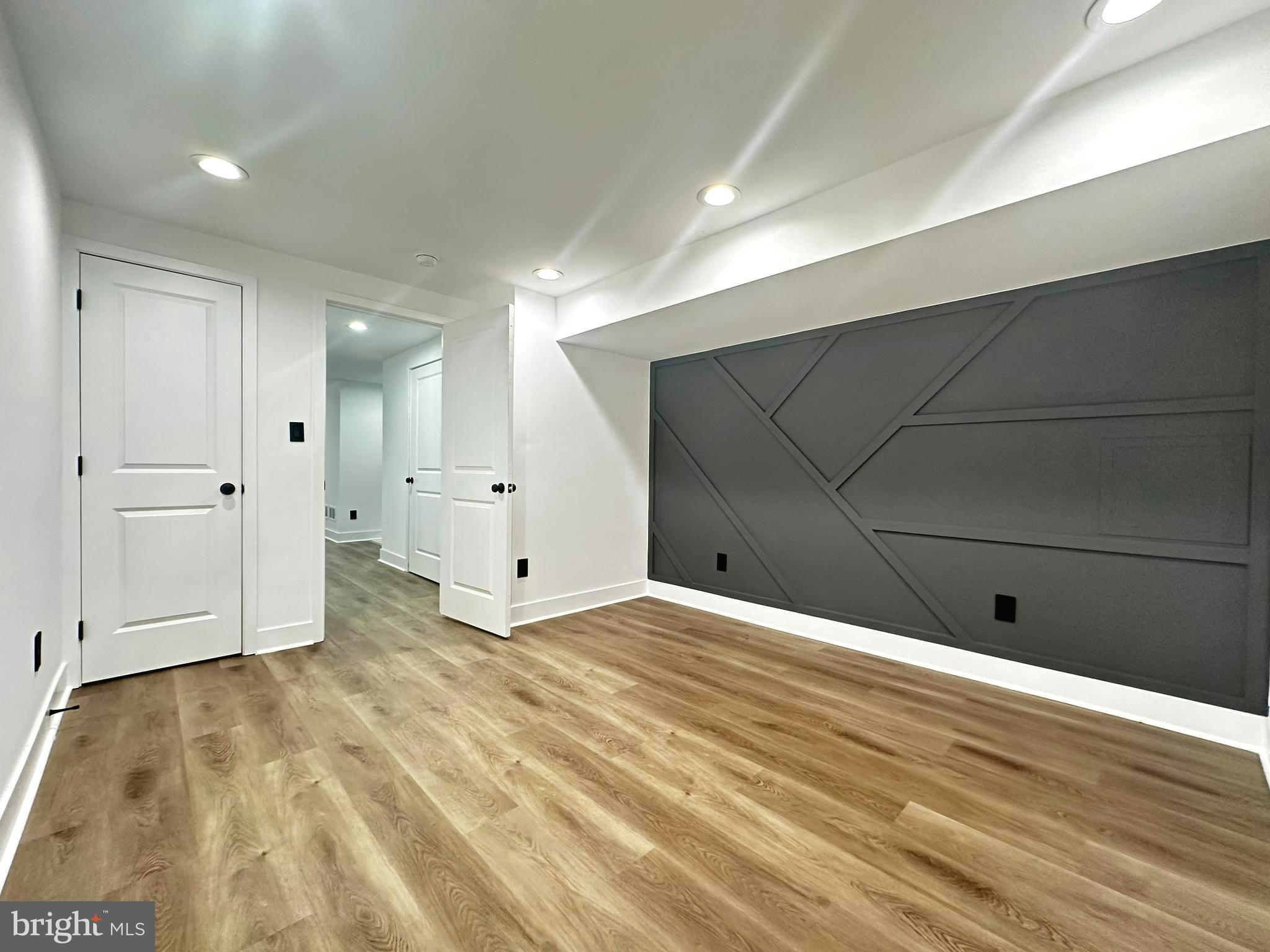 QUEEN VILLAGE - Residential Lease