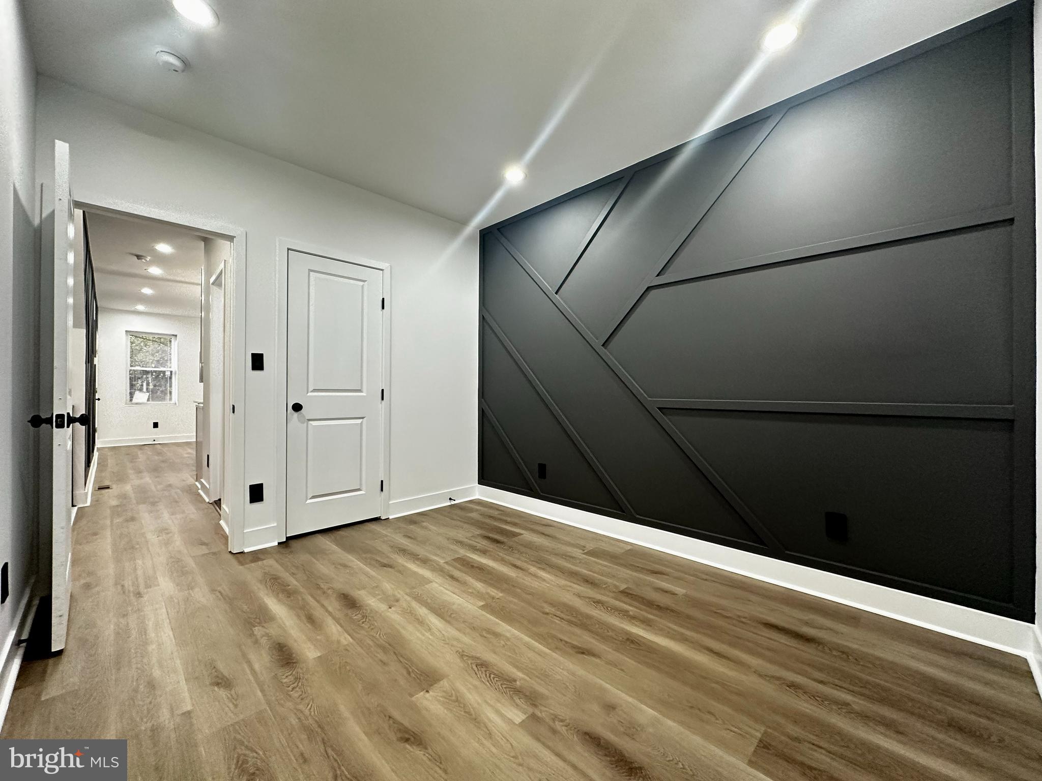 QUEEN VILLAGE - Residential Lease