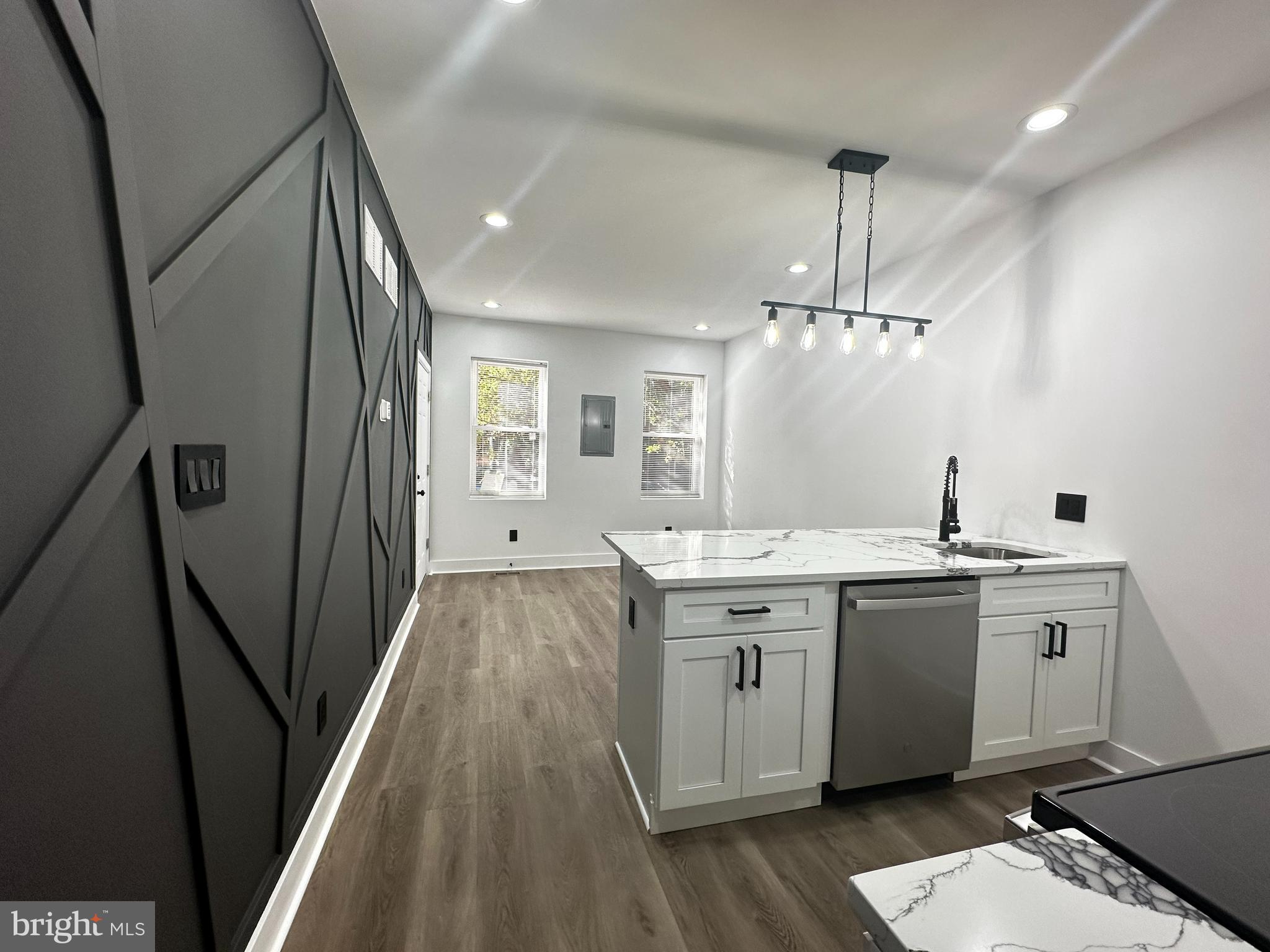 QUEEN VILLAGE - Residential Lease