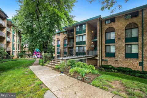 505 N Armistead Street N Unit 102, Alexandria, VA MLS: VAAX2043052