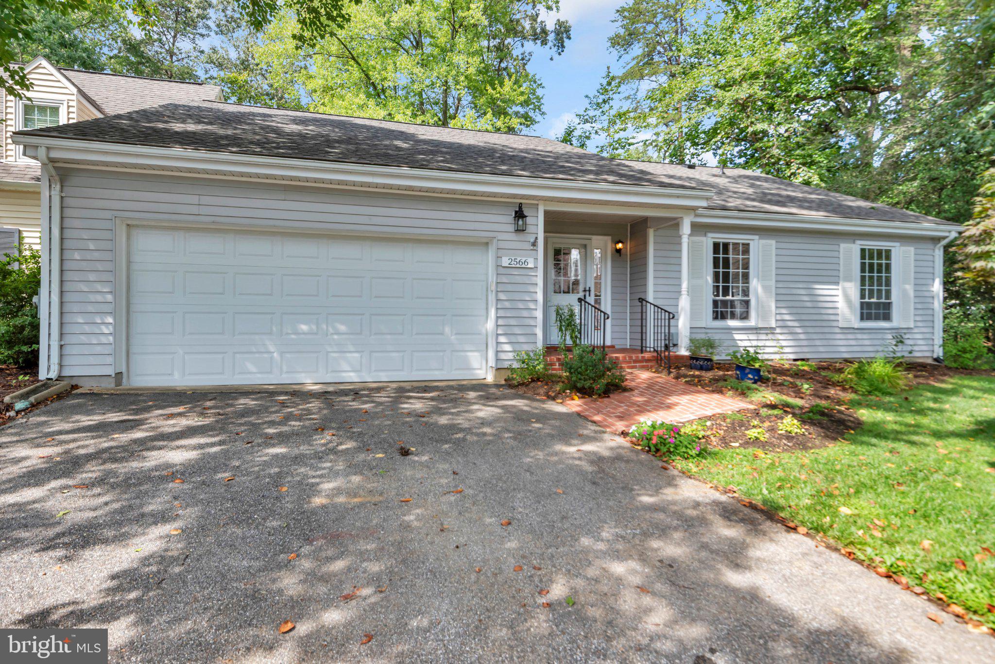 2566 GLEN CV