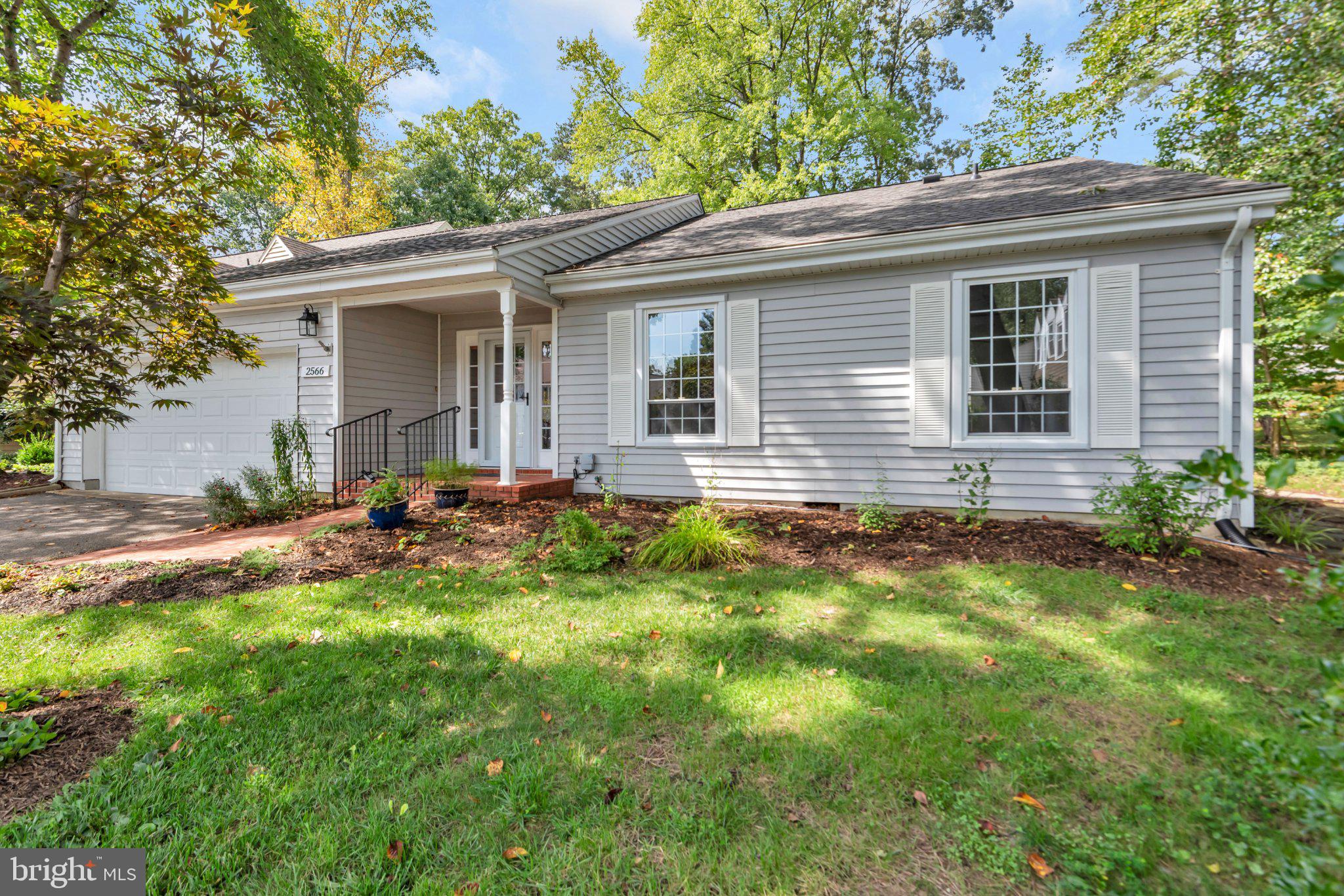 2566 GLEN CV