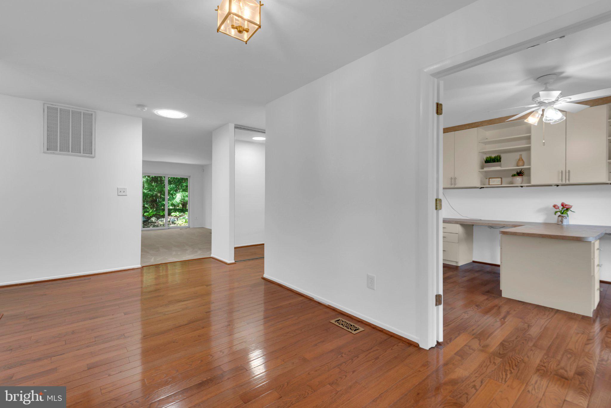 2566 GLEN CV