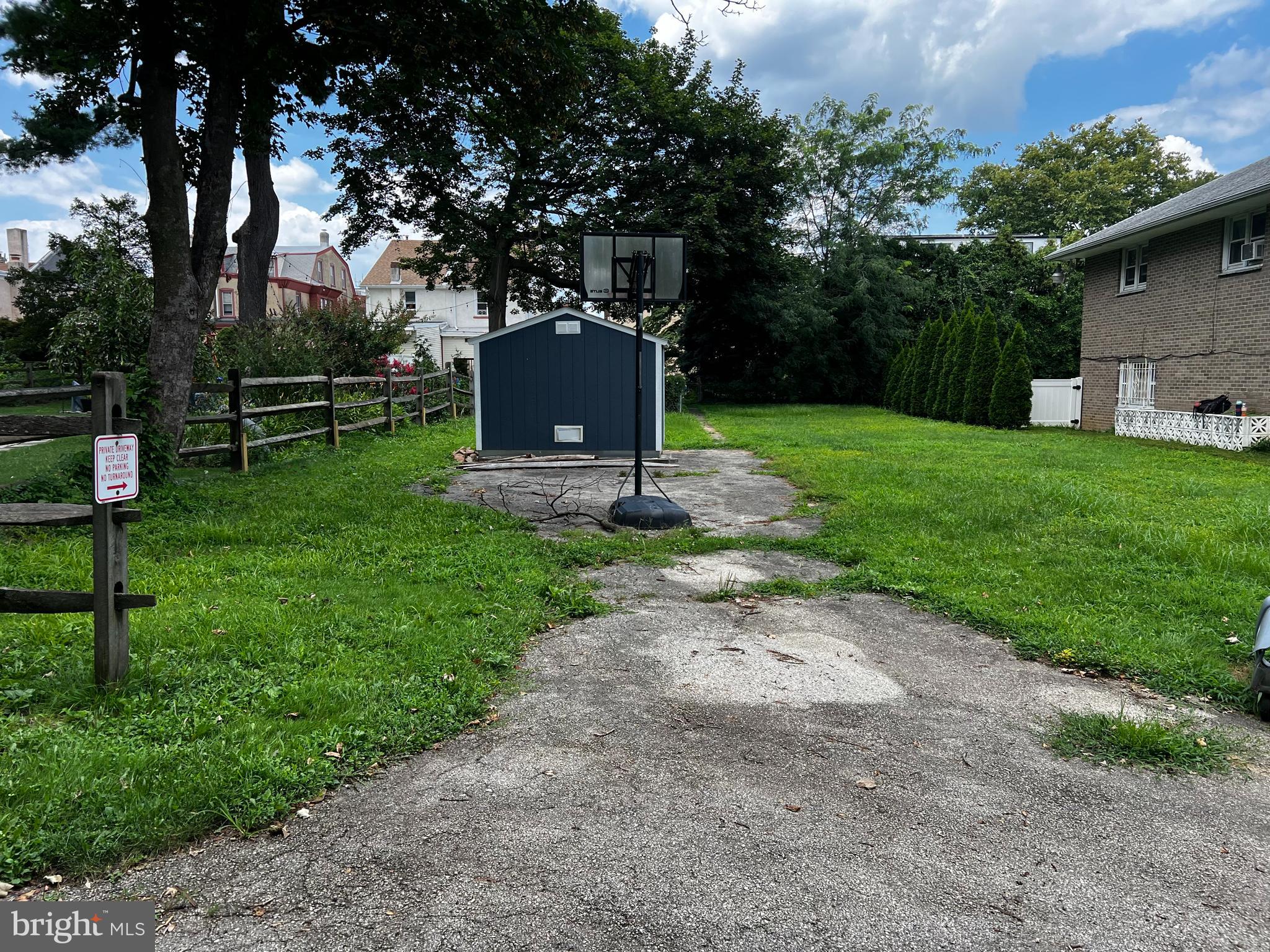 PRIME LOCATION IN ROXBOROUGH! Vacant Lot on quite side street (Kinglsey St) right of Ridge Ave, 44 X 107 Zoned RSA3 Surrounded by new construction all around. Centrally located mins from Manayunk, Main St (All its Restaurants, Bars & Shops) Henry Ave, Dalessandro's Steaks. Kelly Drive, Entrance to I76 which makes for a quick commute to Center City, Blue Route, Conshohocken & King of Prussia.