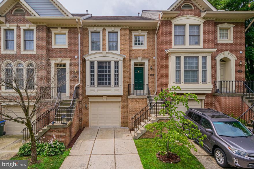 Excellent Rare 3 bedroom / 2.5 bathroom TOWNHOME located in sought out Penderbrook Golf Community in Fairfax. club house with fitness center, gym, pool ,tennis & basket ball courts, kids play area. renovated, open floor plan, great natural lighting from oversized windows in living area, Wooden floors, huge kitchen beautiful granite countertop, stainless steel appliances, washer and dryer, upgraded bathrooms, recessed lighting, new fixtures, Attached garage, driveway with parking space. Amenities include swimming pool, golf course, tennis and basketball courts, fitness center, jogging and running trail! Easy access to I66, Rt 50, minutes from Fair Oaks Mall & shops. well connected to DC - Bus stop, 699 Ffx Connector & Metro. turn key move in ready. Show this beauty and rent it