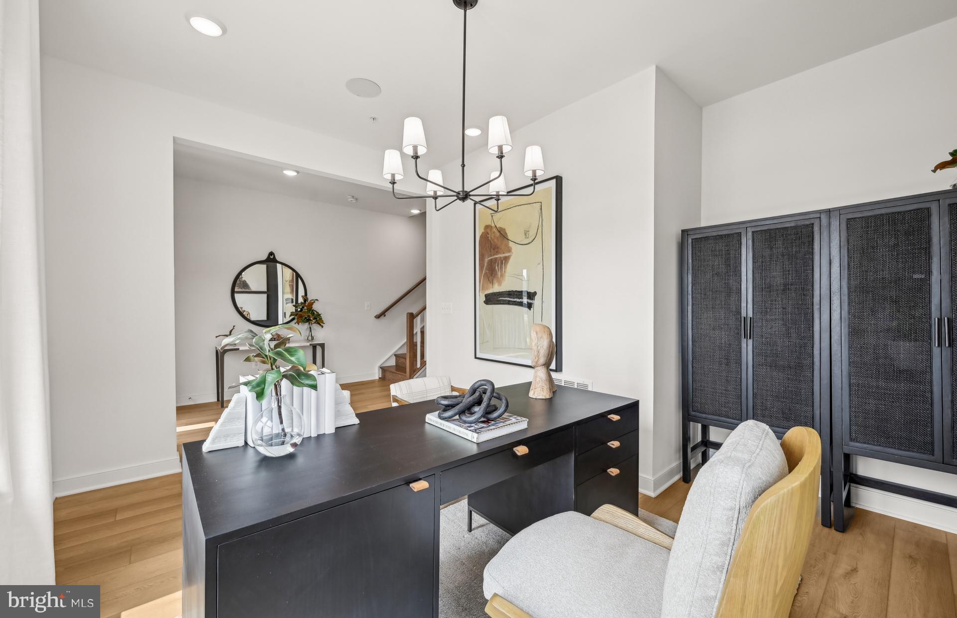 1401 BROOMSEDGE LANE