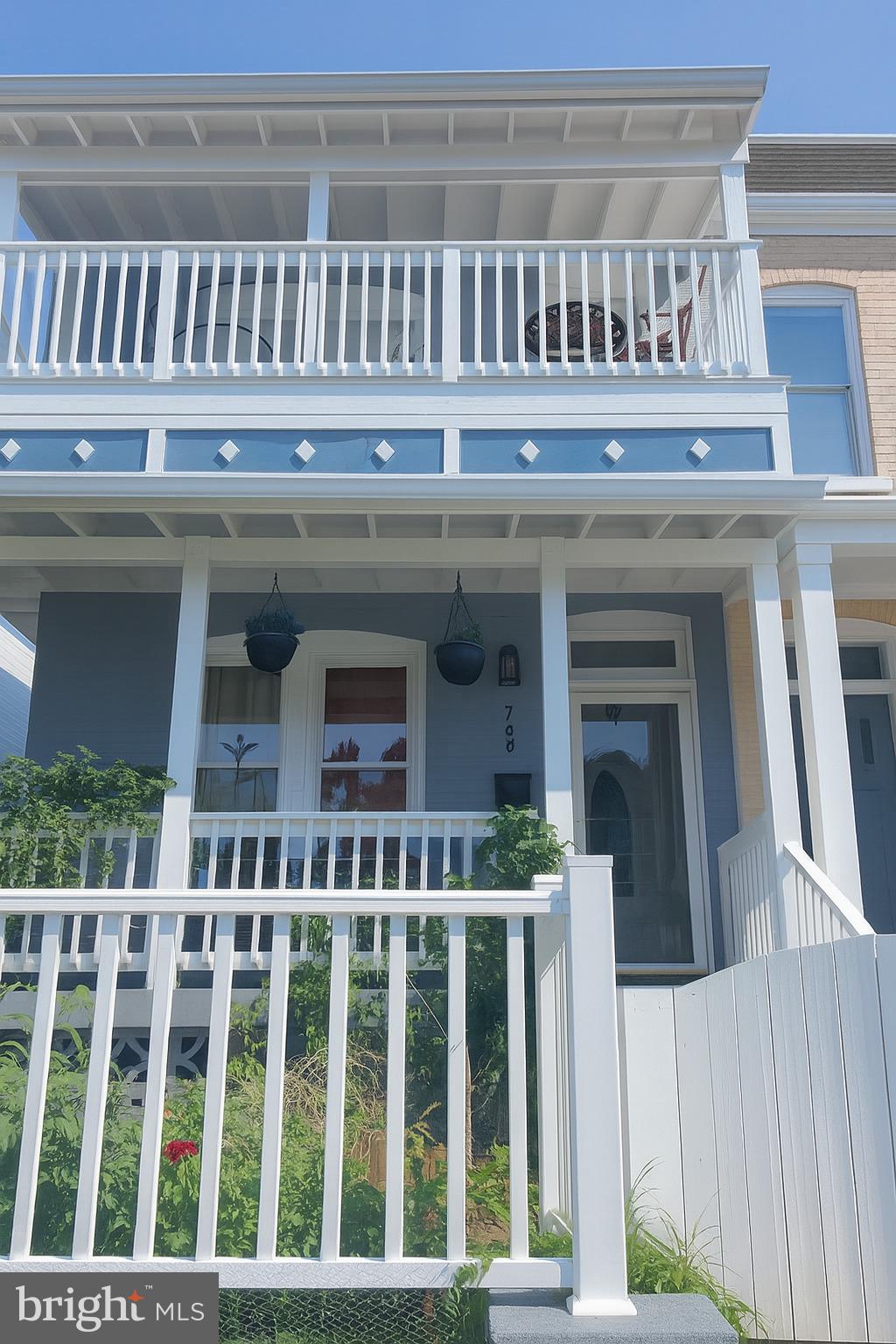 749 GRESHAM PLACE NW