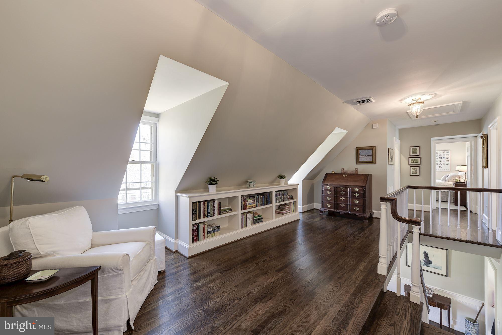 BURNING TREE VIEW - Residential