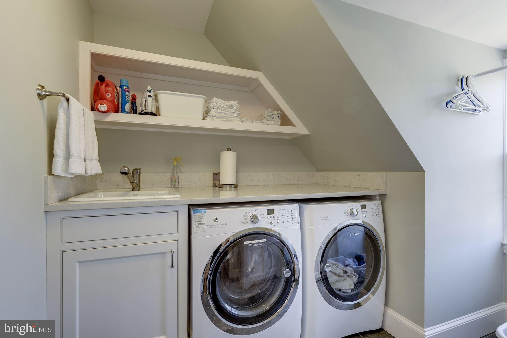 BURNING TREE VIEW - Residential