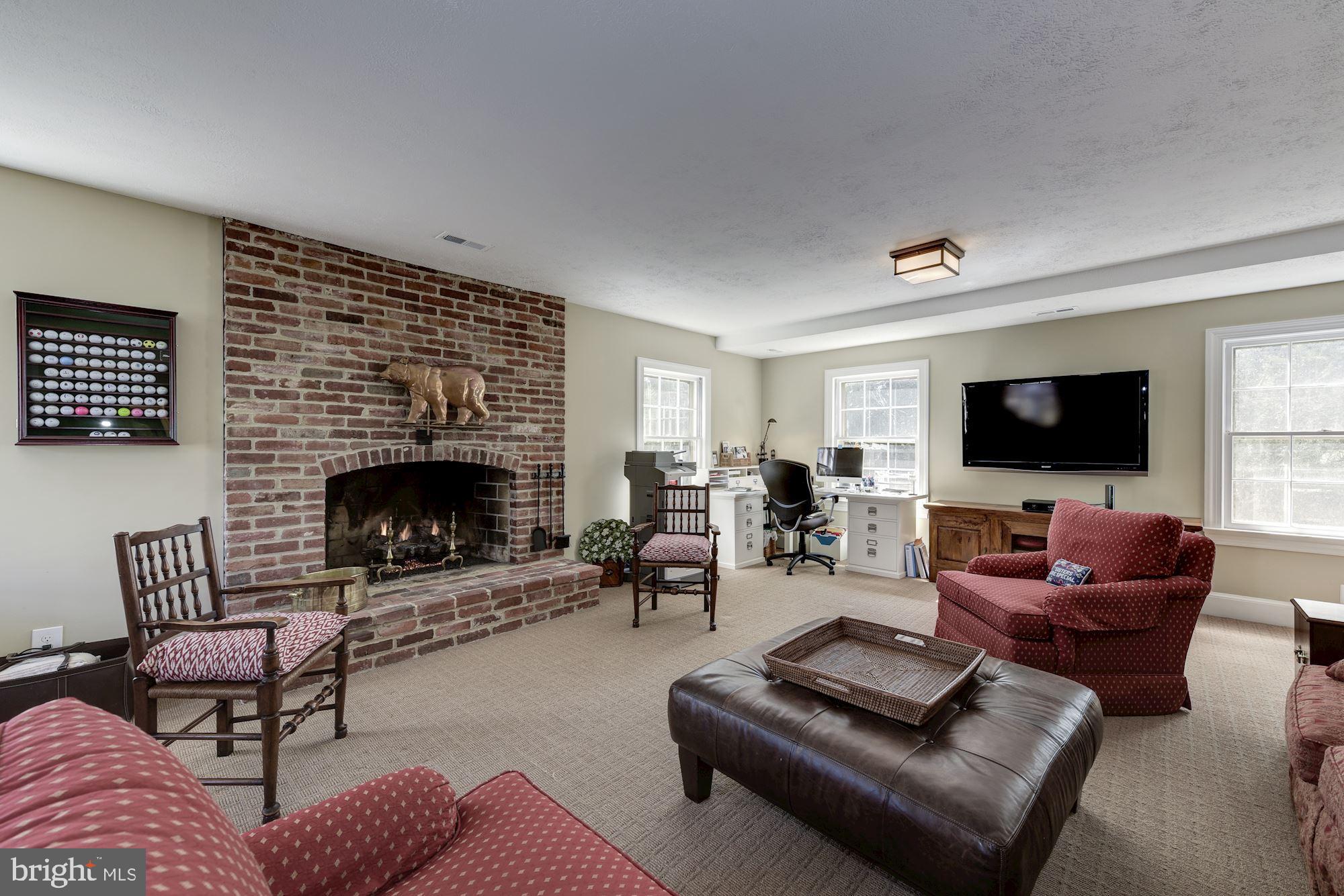 BURNING TREE VIEW - Residential