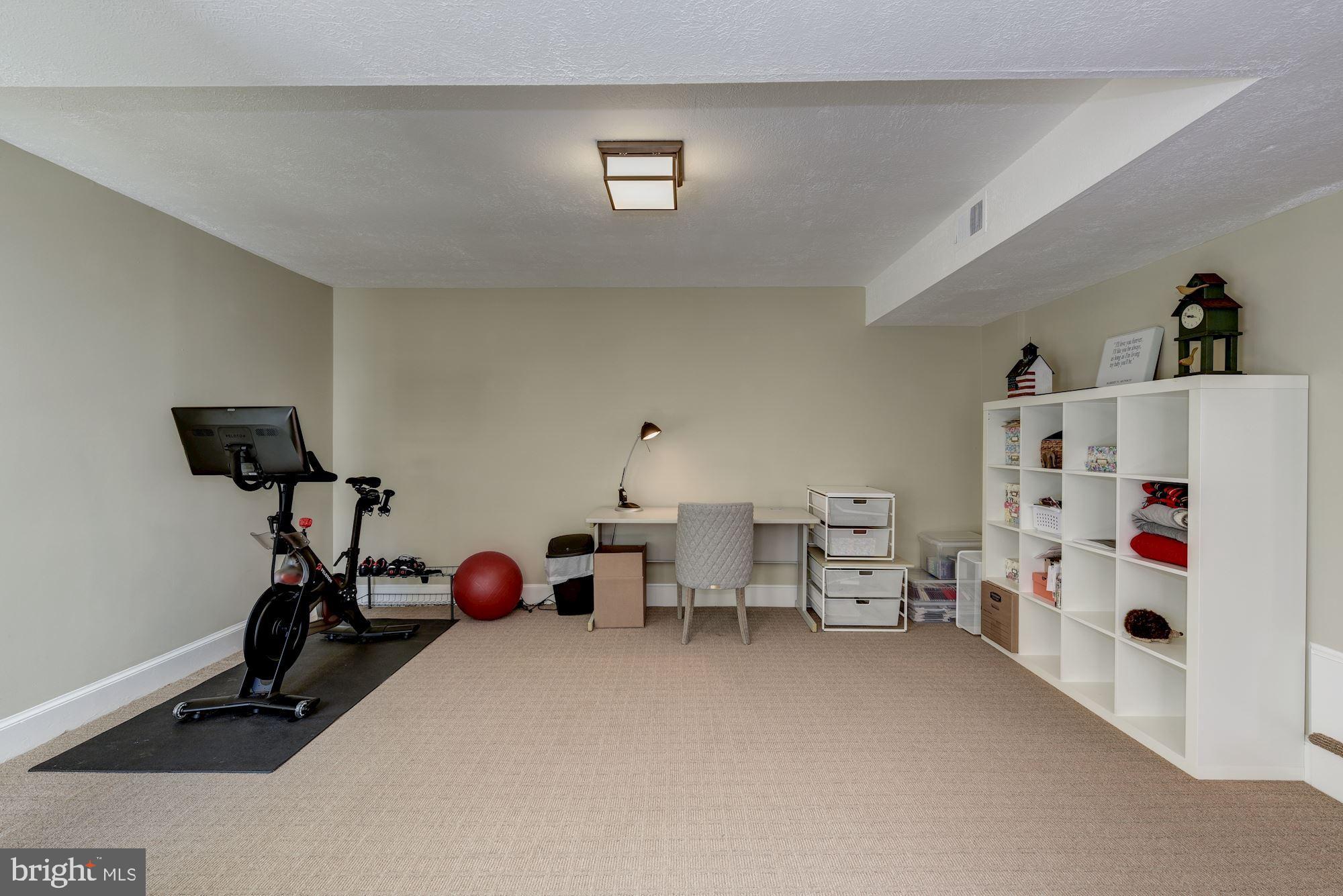 BURNING TREE VIEW - Residential