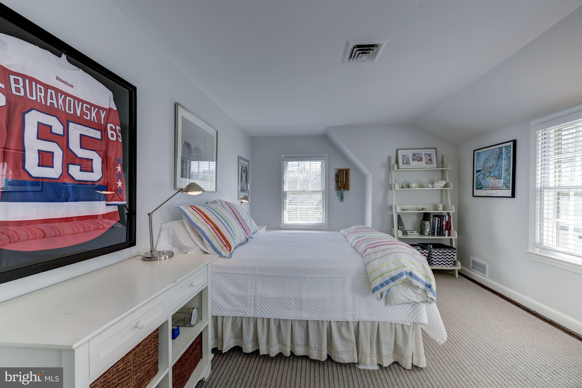 BURNING TREE VIEW - Residential