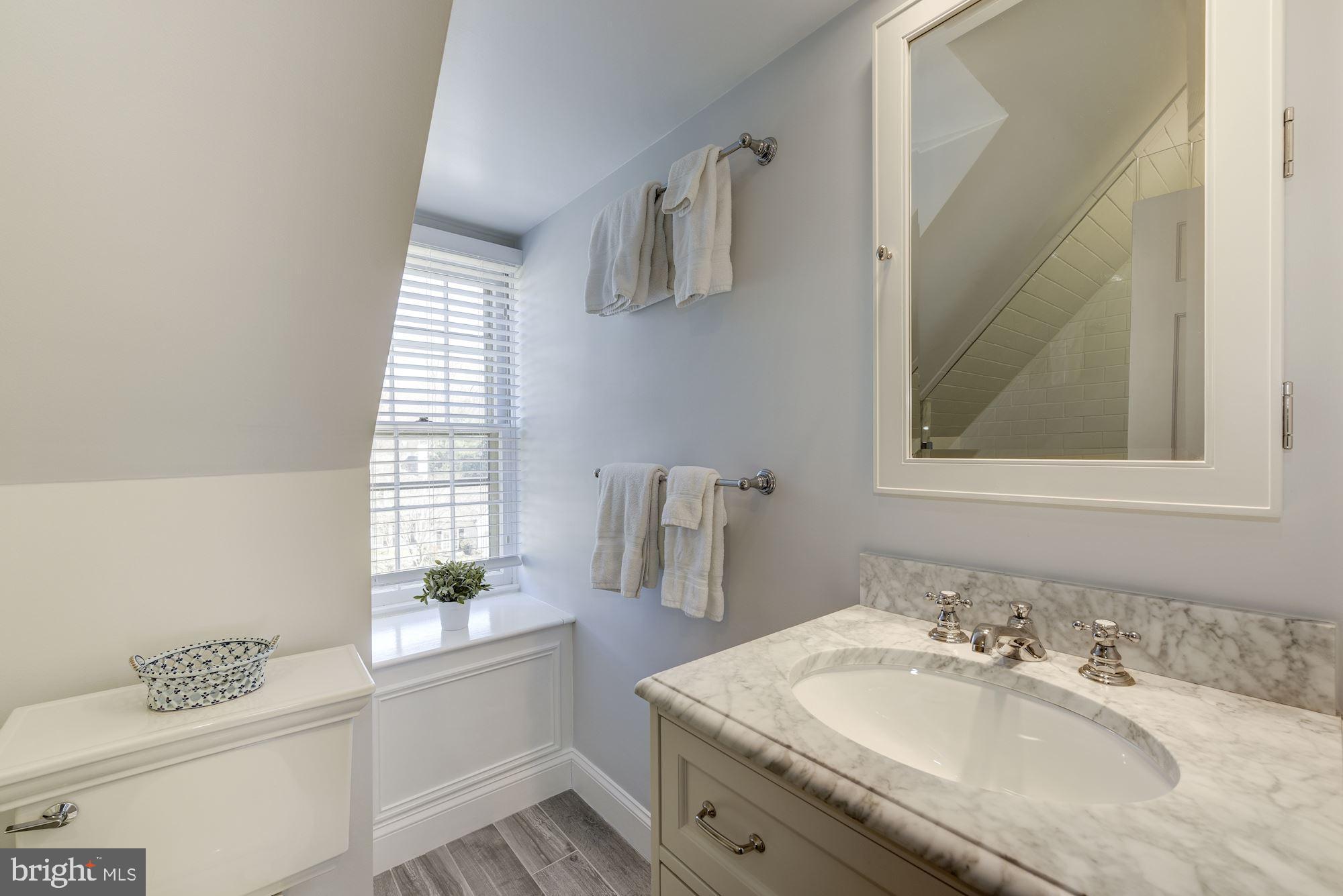 BURNING TREE VIEW - Residential