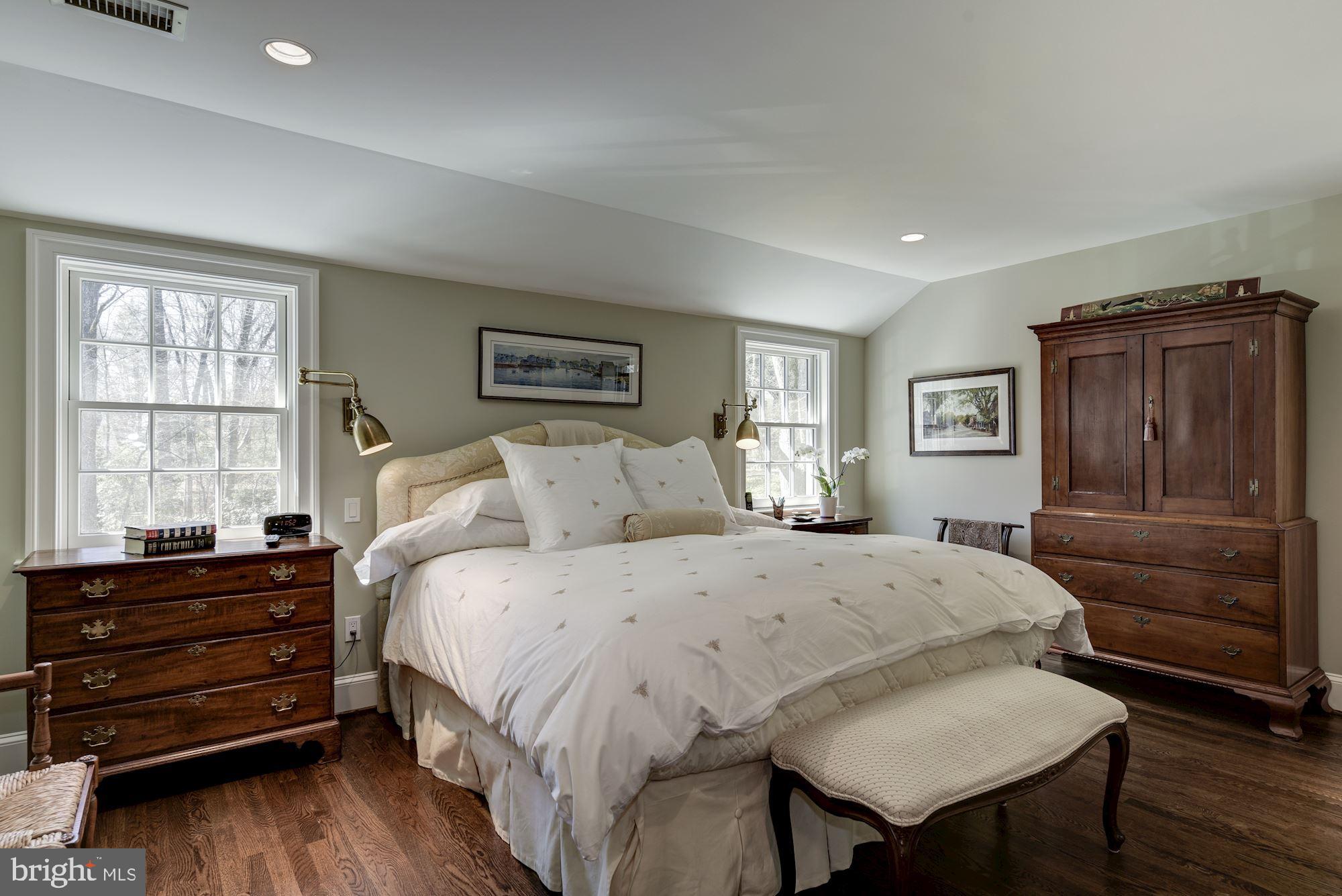 BURNING TREE VIEW - Residential