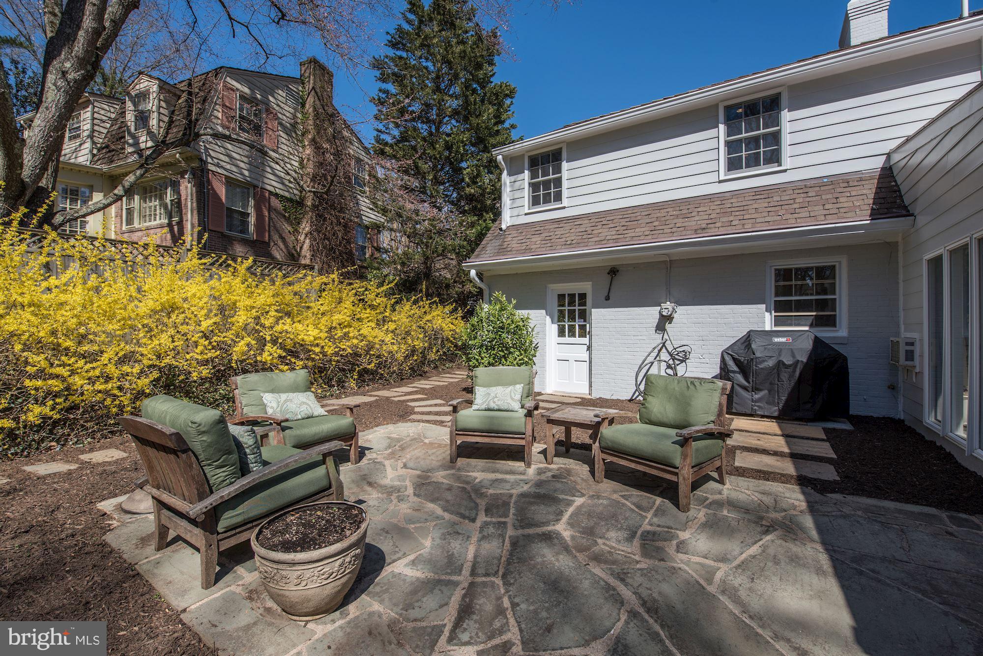 BURNING TREE VIEW - Residential