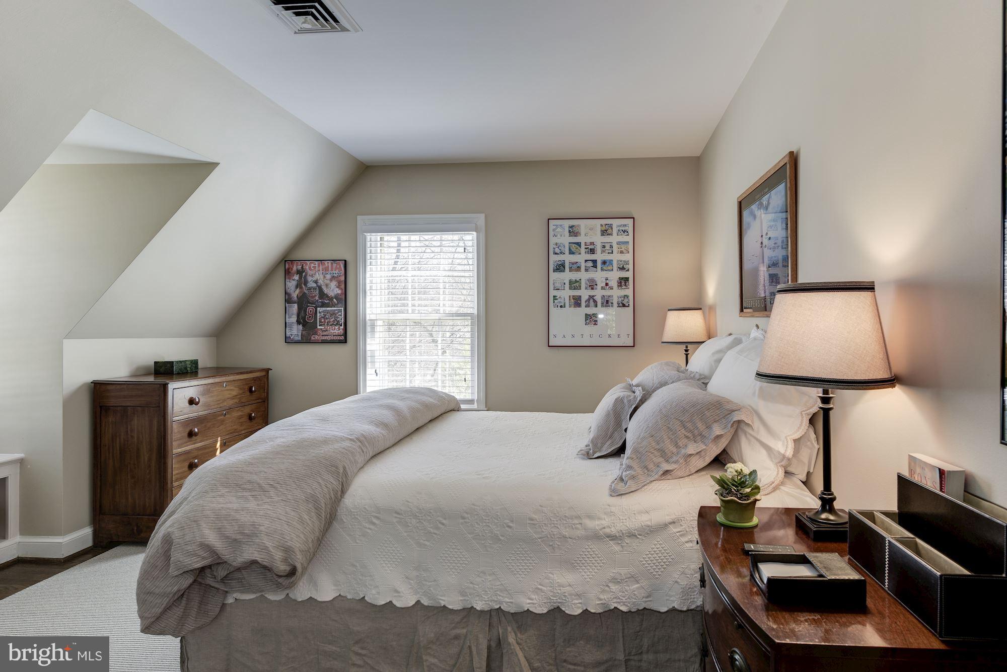 BURNING TREE VIEW - Residential