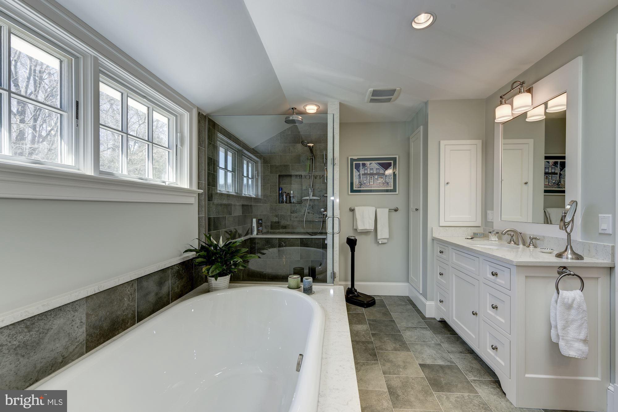 BURNING TREE VIEW - Residential