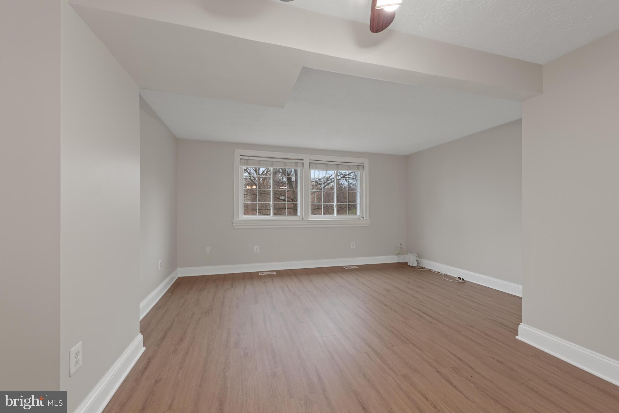 1656 THENIA PLACE 3-2