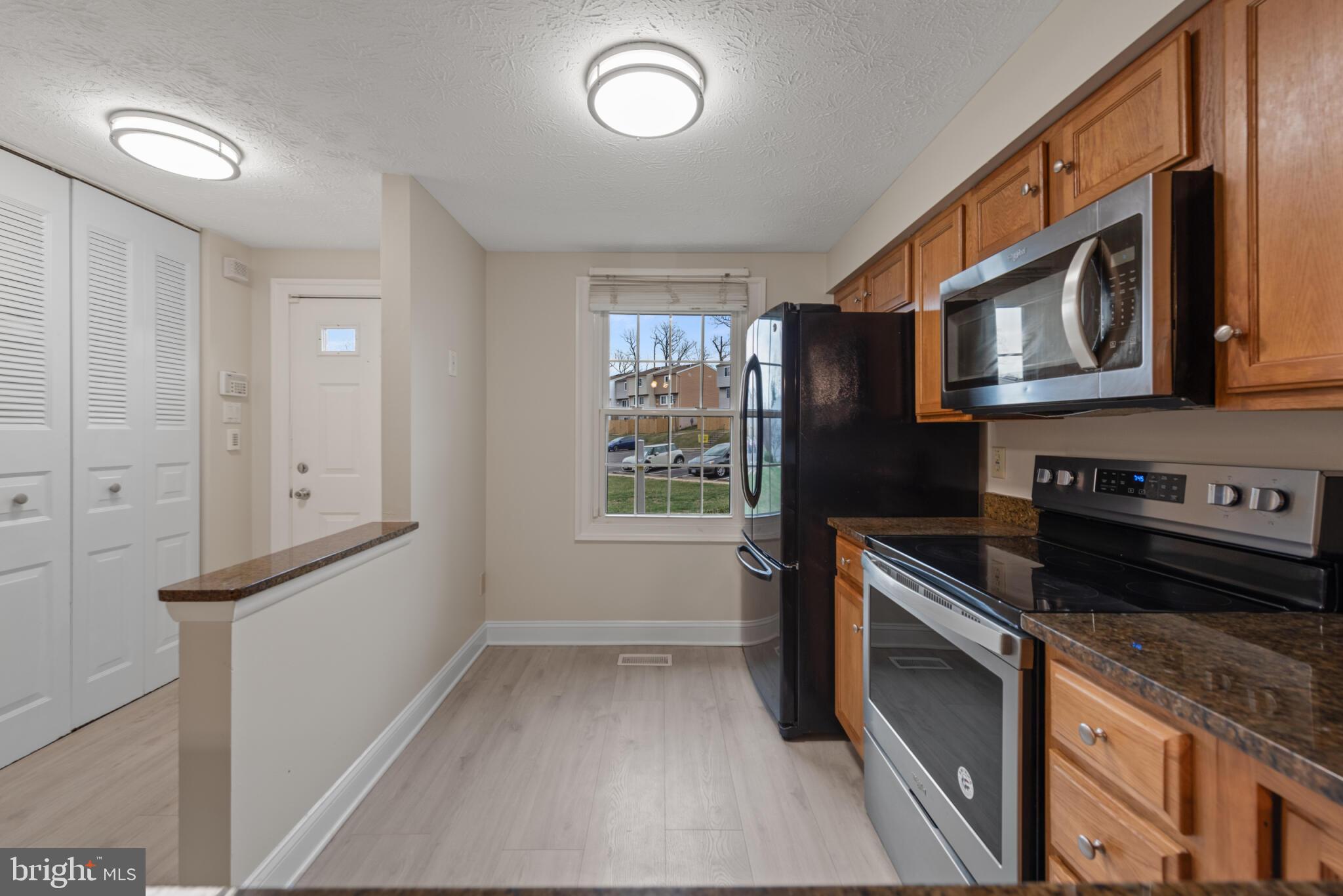 1656 THENIA PLACE 3-2