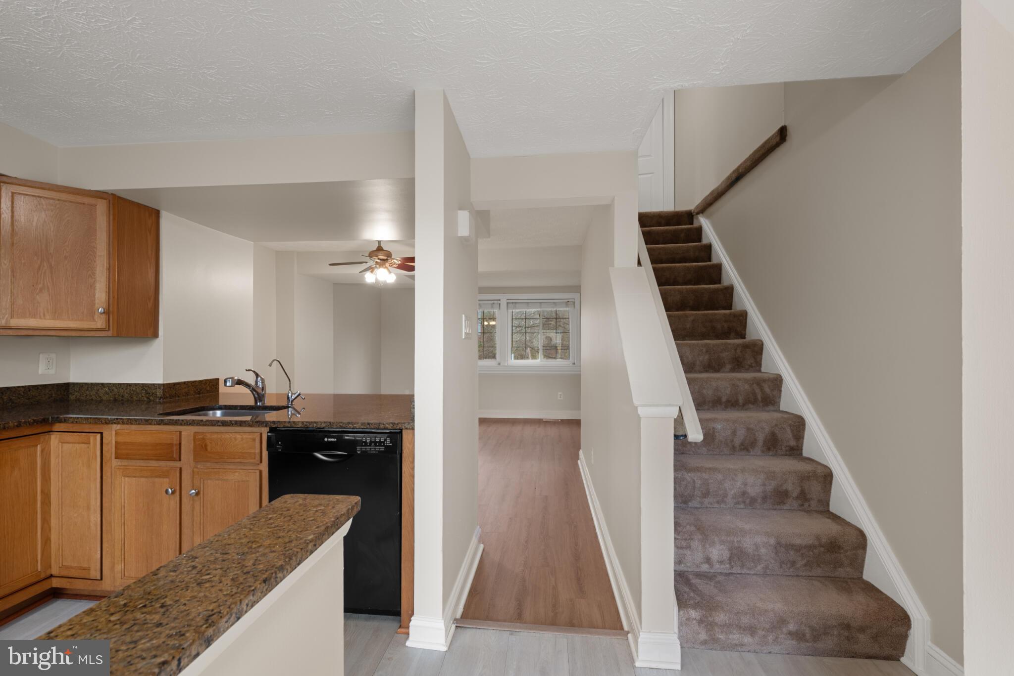 1656 THENIA PLACE 3-2