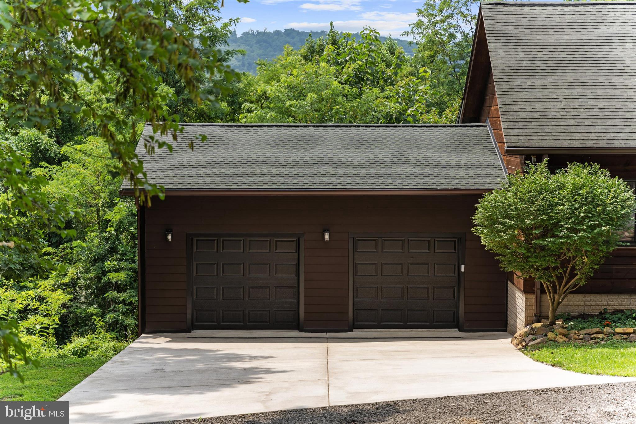 3967 HIDDEN VALLEY LANE