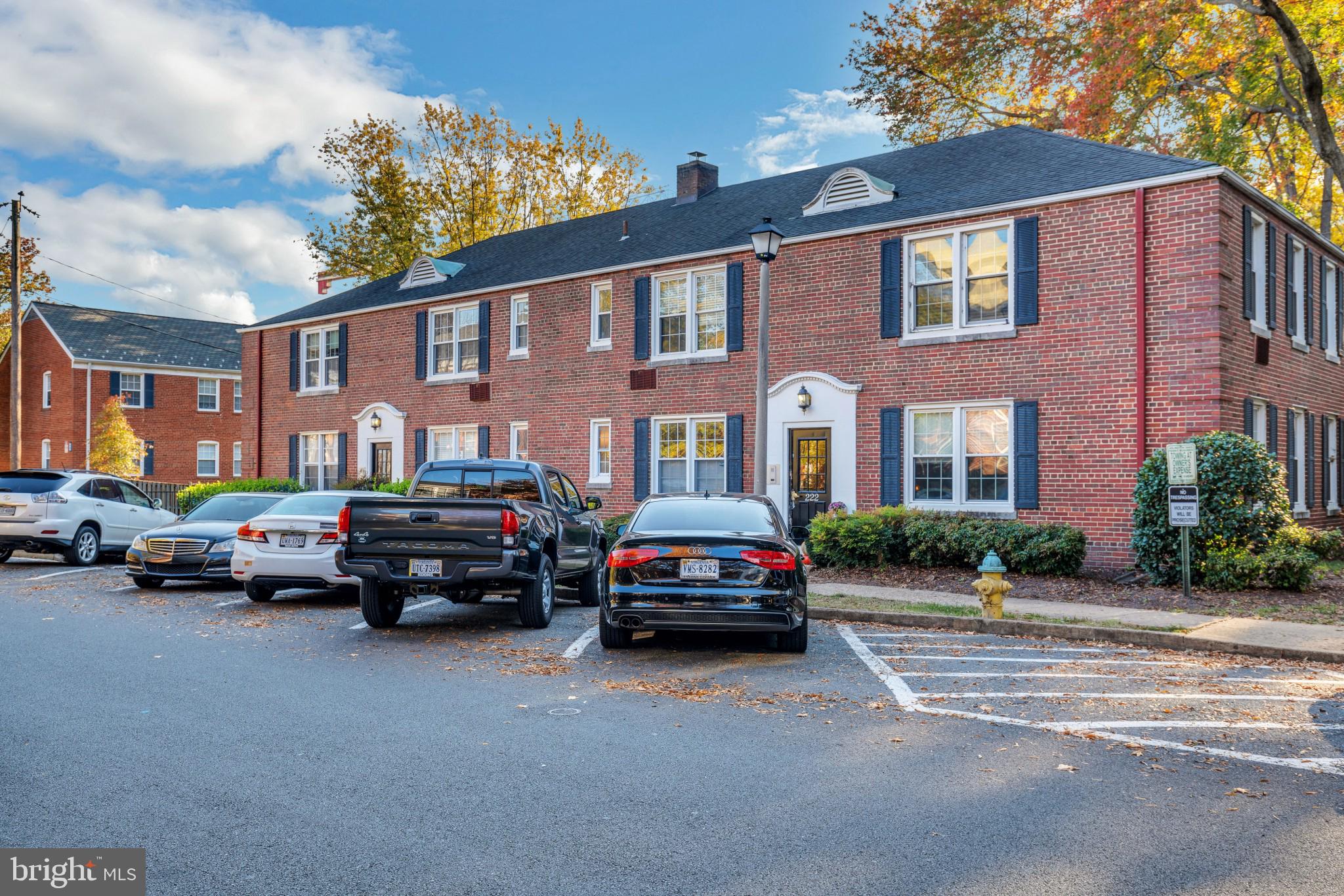 ARLINGTON OAKS - Residential Lease