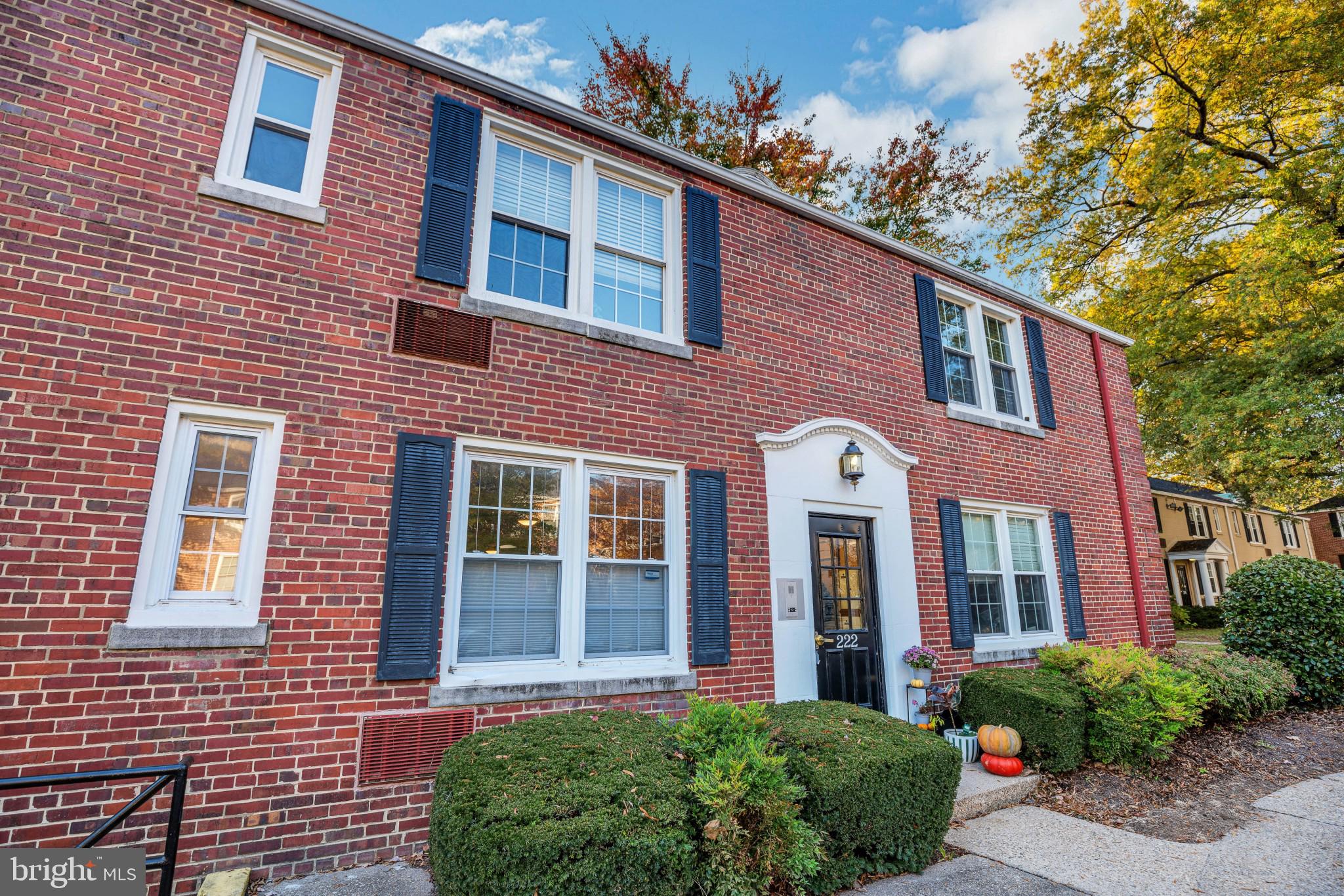 ARLINGTON OAKS - Residential Lease