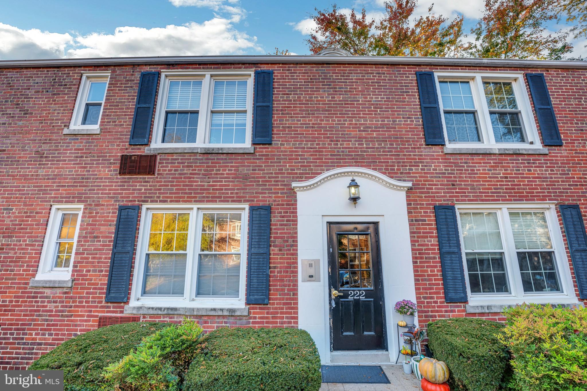 ARLINGTON OAKS - Residential Lease