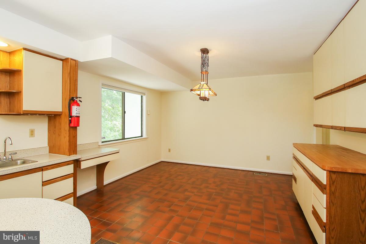 POTOMAC OUTSIDE - Residential