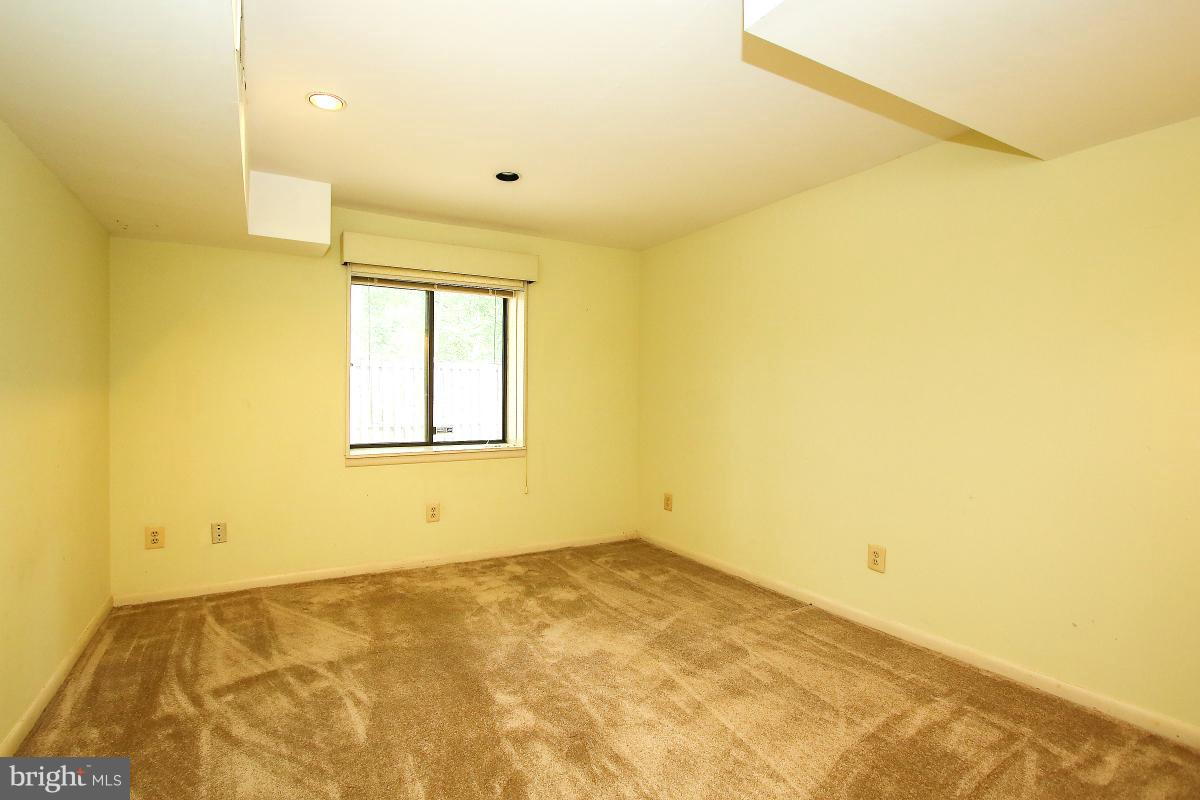 POTOMAC OUTSIDE - Residential