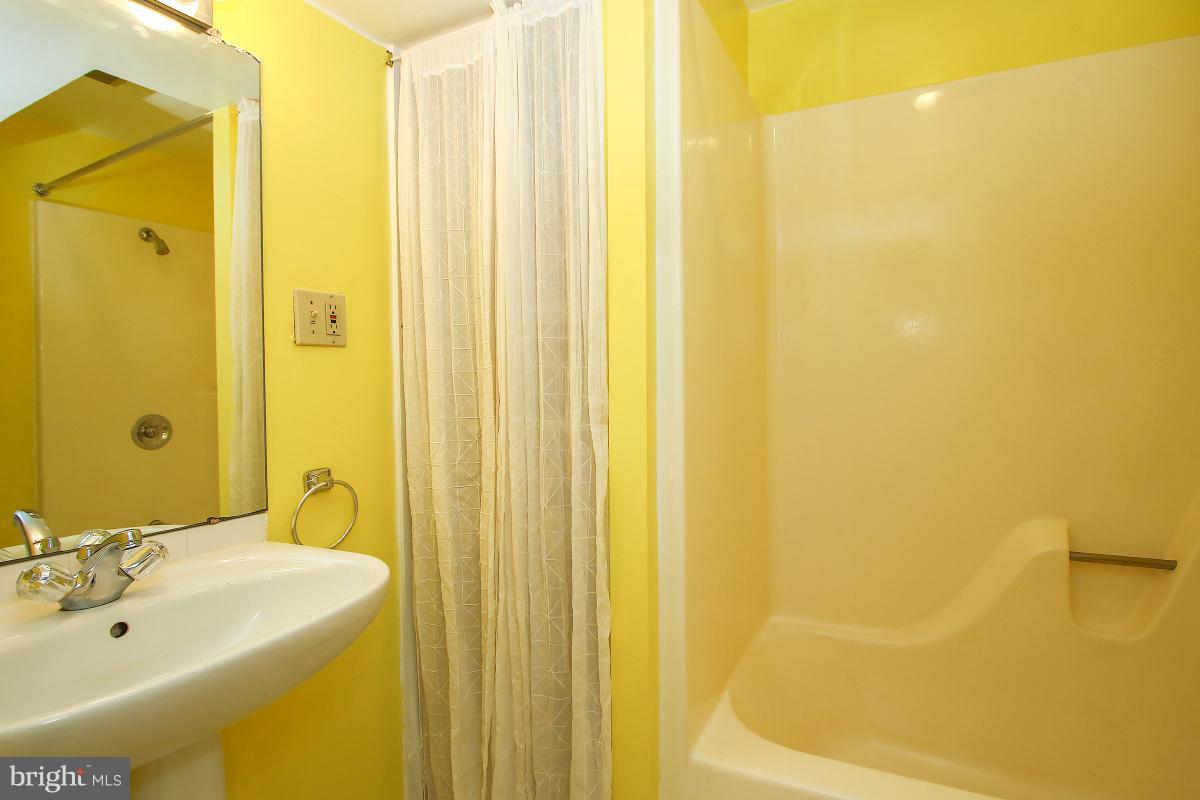 POTOMAC OUTSIDE - Residential