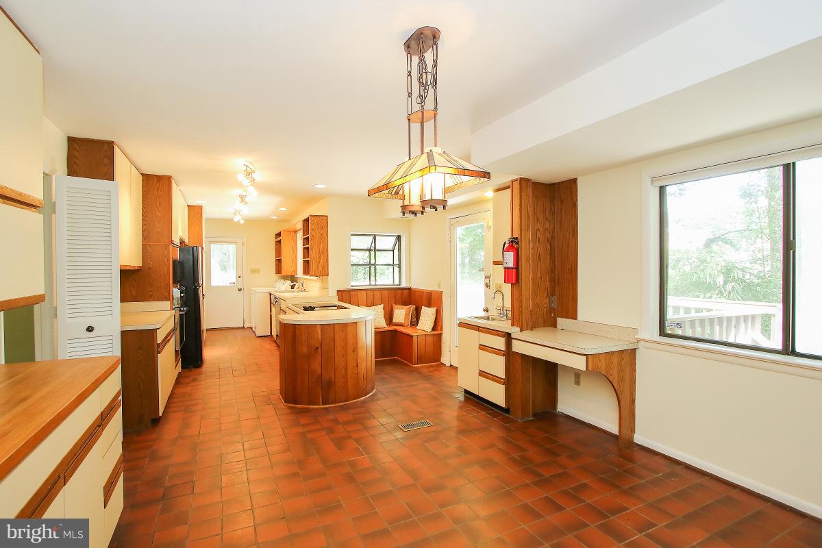 POTOMAC OUTSIDE - Residential